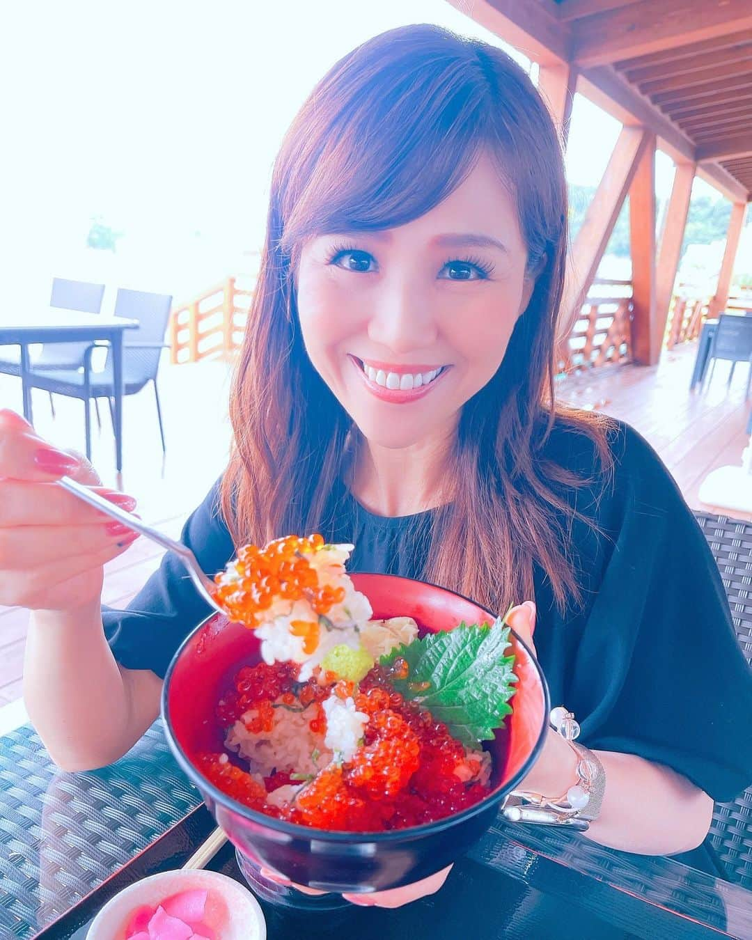 重太みゆきのインスタグラム：「いしのまき元気いちば🐟で いくら丼食べて元気モリモリ✨  第100回石巻川開き祭りの打合せ✨ 石巻市役所レッツゴー✨⛵️✨  #美有姫 #重田みゆき  #美有姫スマイルプロジェクト  #いしのまき観光大使  #石巻川開きまつり  #第100回石巻川開き祭り #大漁踊り  #石巻市役所  #石巻市  #いしのまき元気いちば」