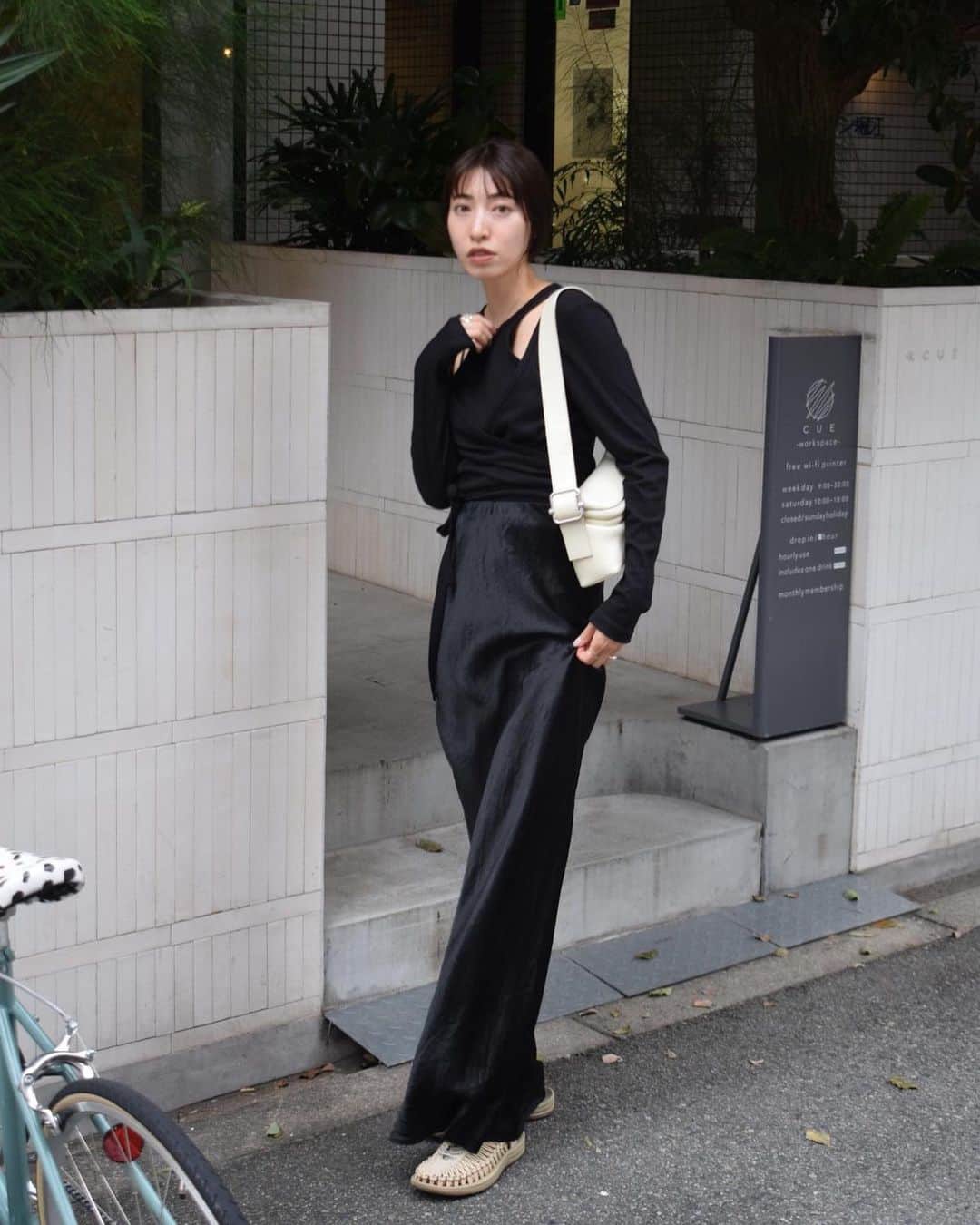 山﨑さおりさんのインスタグラム写真 - (山﨑さおりInstagram)「最高の一足またまた見つけた。 激推し @keen_japan 👟 私はSafariのサイズはワンサイズUPして26.5にした爆 (デカすぎ 普段は25か25.5🙏🏻いや、スニーカーは大体26か26.5。 良かったらサイズ感参考にしてみて下さい😉  #KEENGARAGE#KEENUNEEK#KEEN#キーン#アウトドアスニーカー#ユニーク#ad#UNEEK #ganni#osoi#enof#emun#onetwothree__」6月26日 15時22分 - saori_emunjewelry