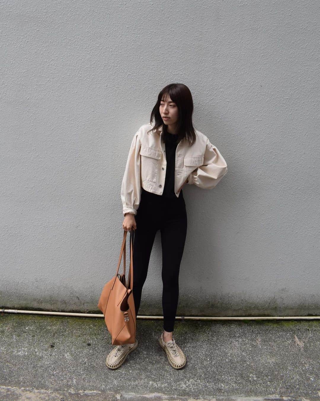 山﨑さおりさんのインスタグラム写真 - (山﨑さおりInstagram)「最高の一足またまた見つけた。 激推し @keen_japan 👟 私はSafariのサイズはワンサイズUPして26.5にした爆 (デカすぎ 普段は25か25.5🙏🏻いや、スニーカーは大体26か26.5。 良かったらサイズ感参考にしてみて下さい😉  #KEENGARAGE#KEENUNEEK#KEEN#キーン#アウトドアスニーカー#ユニーク#ad#UNEEK #ganni#osoi#enof#emun#onetwothree__」6月26日 15時22分 - saori_emunjewelry
