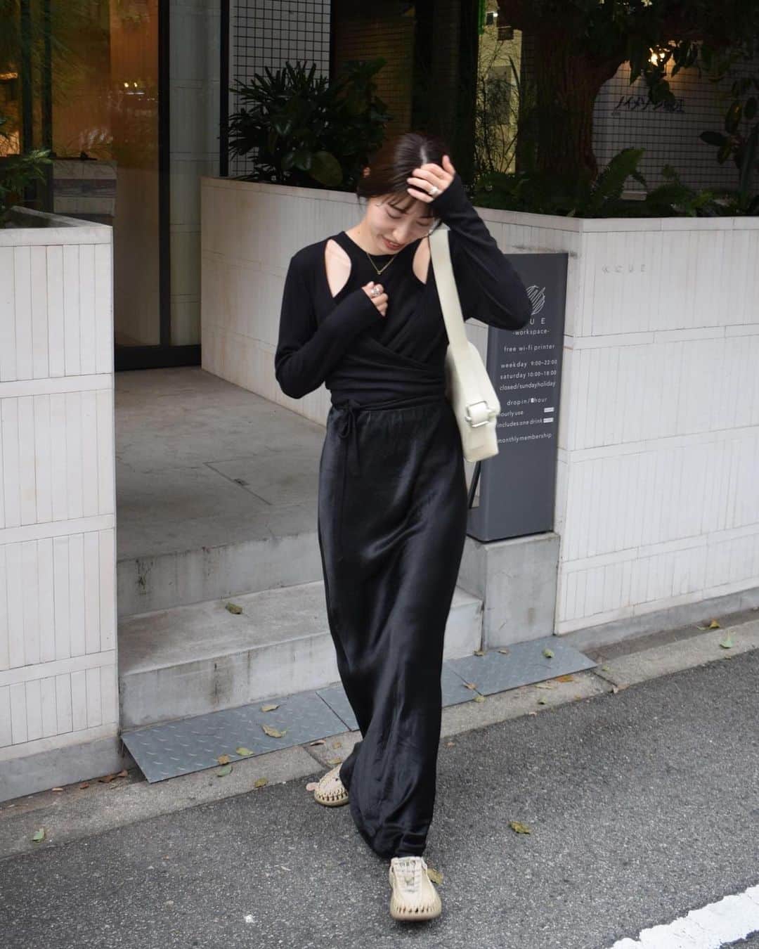 山﨑さおりさんのインスタグラム写真 - (山﨑さおりInstagram)「最高の一足またまた見つけた。 激推し @keen_japan 👟 私はSafariのサイズはワンサイズUPして26.5にした爆 (デカすぎ 普段は25か25.5🙏🏻いや、スニーカーは大体26か26.5。 良かったらサイズ感参考にしてみて下さい😉  #KEENGARAGE#KEENUNEEK#KEEN#キーン#アウトドアスニーカー#ユニーク#ad#UNEEK #ganni#osoi#enof#emun#onetwothree__」6月26日 15時22分 - saori_emunjewelry