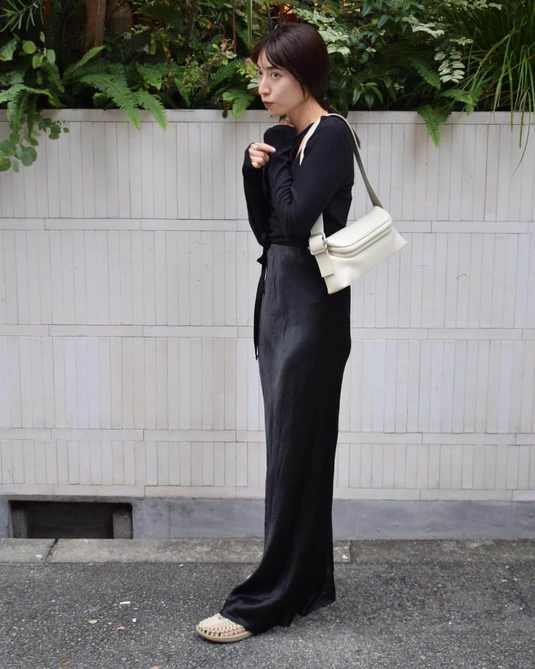 山﨑さおりさんのインスタグラム写真 - (山﨑さおりInstagram)「最高の一足またまた見つけた。 激推し @keen_japan 👟 私はSafariのサイズはワンサイズUPして26.5にした爆 (デカすぎ 普段は25か25.5🙏🏻いや、スニーカーは大体26か26.5。 良かったらサイズ感参考にしてみて下さい😉  #KEENGARAGE#KEENUNEEK#KEEN#キーン#アウトドアスニーカー#ユニーク#ad#UNEEK #ganni#osoi#enof#emun#onetwothree__」6月26日 15時22分 - saori_emunjewelry