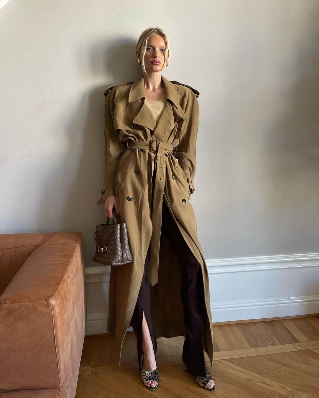 エルザ・ホスクのインスタグラム：「A date night in Stockholm 🤍 @nobishotelstockholm 🫶」