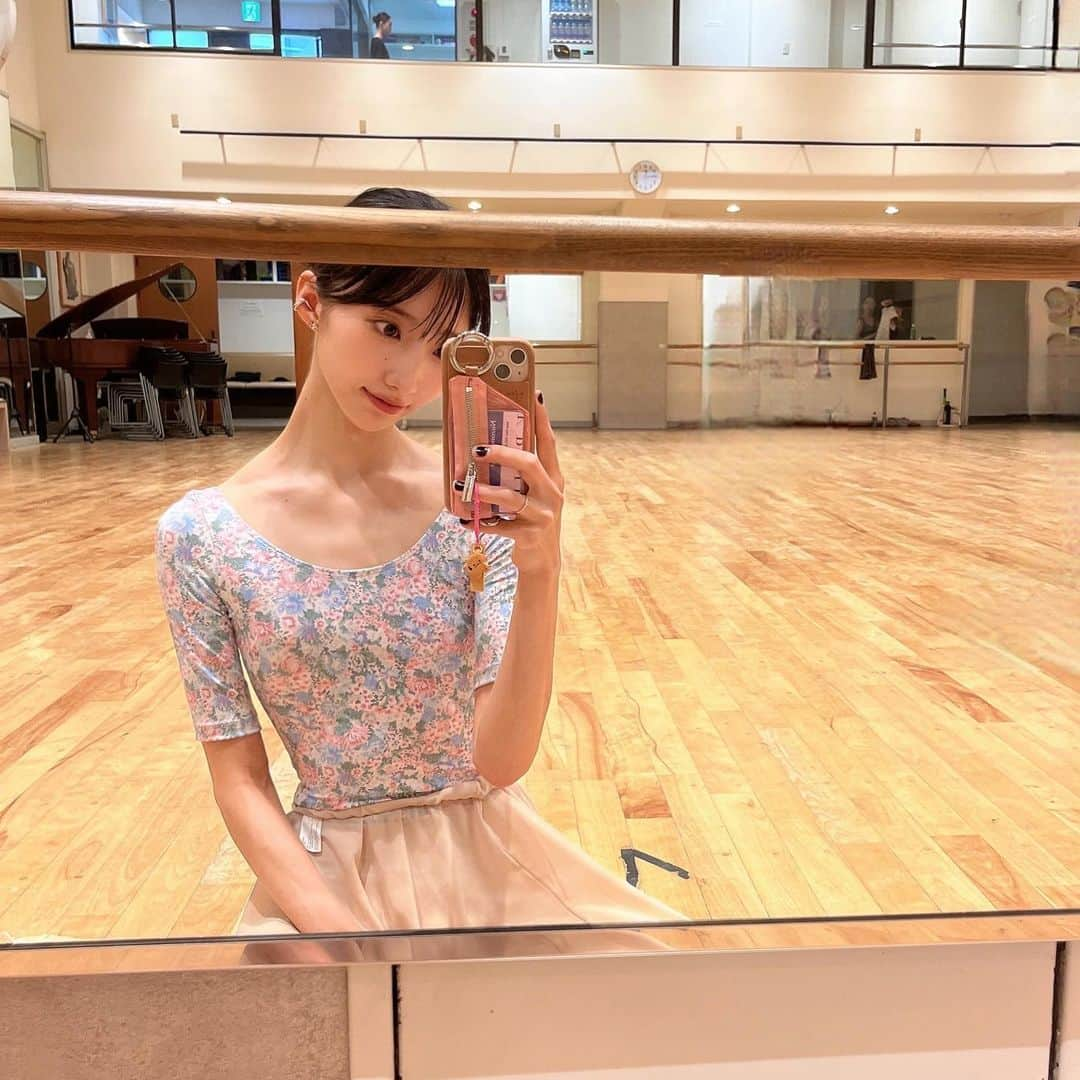 飯島望未のインスタグラム：「New leotard🌼🌸🩵 @levdance」