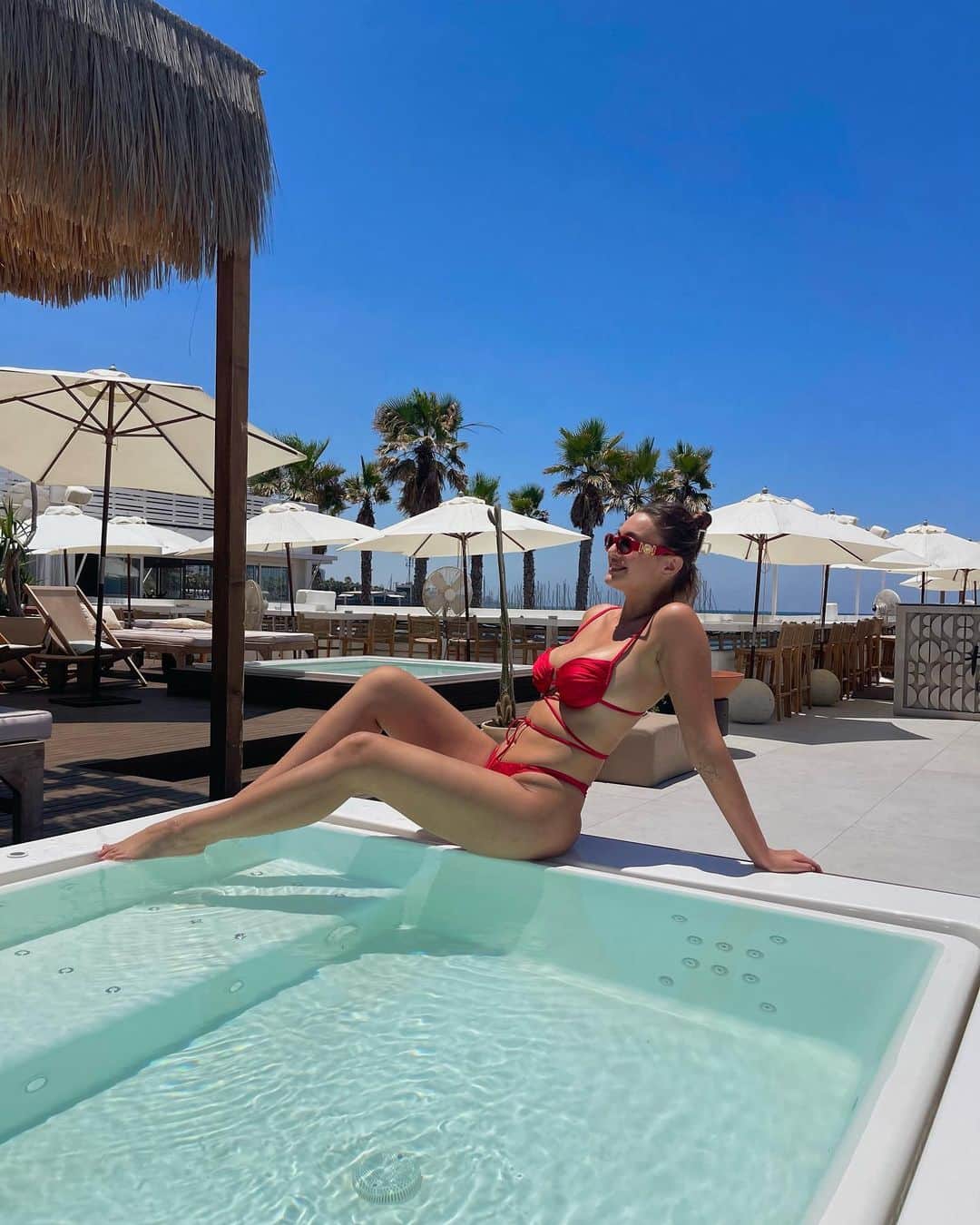 アロナ・コシェヴァツキーのインスタグラム：「🩵」