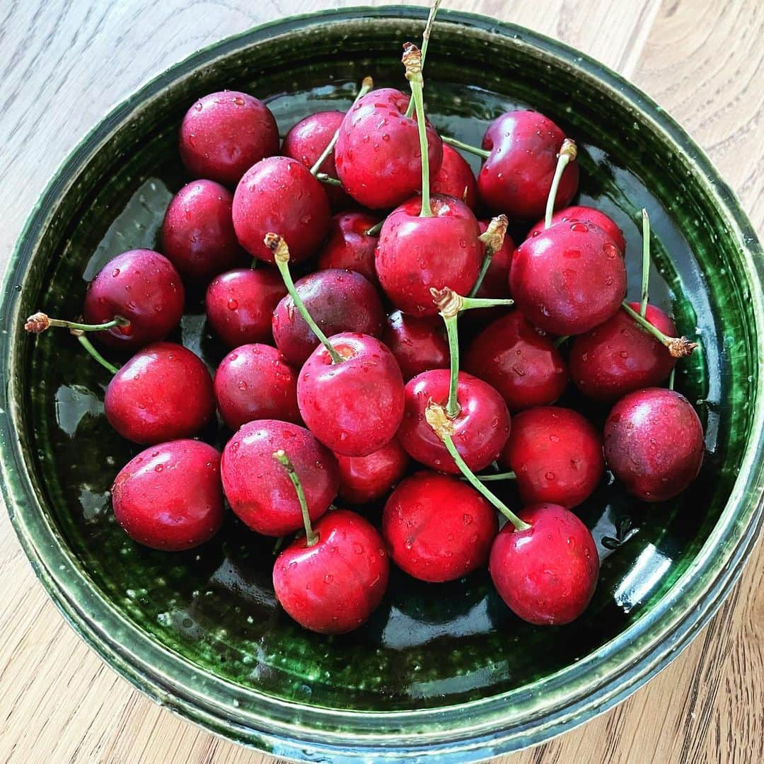 安達祐実さんのインスタグラム写真 - (安達祐実Instagram)「🍒🍒🍒 フルーツで何が好き？ と聞かれたら、、、 アメリカンチェリーって 答える♡」6月26日 21時11分 - _yumi_adachi