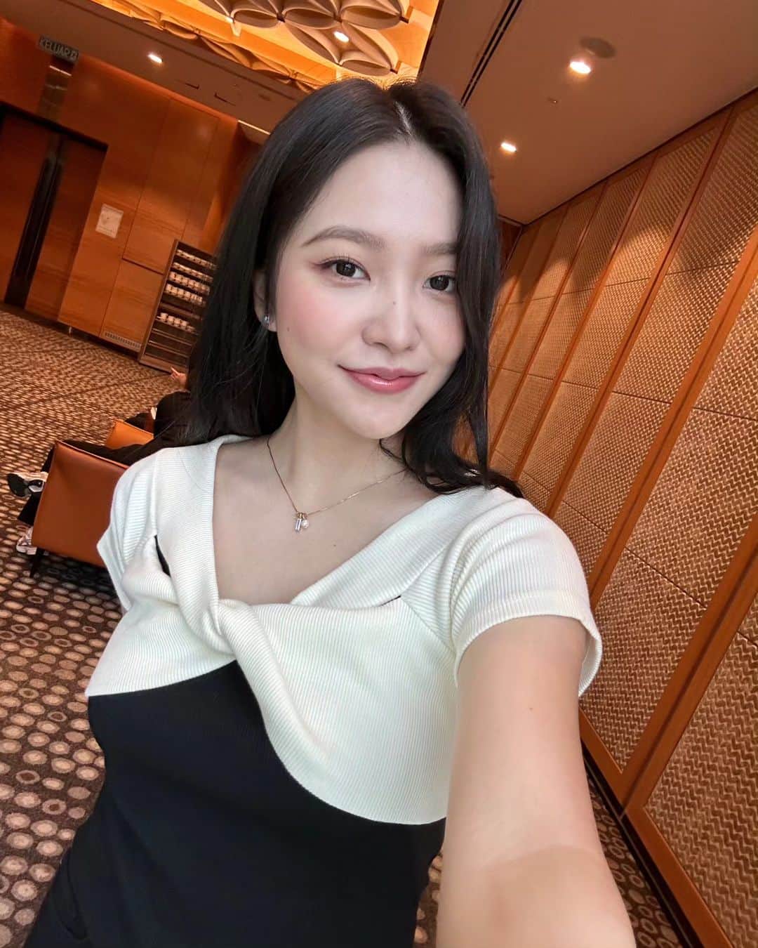 Red Velvetさんのインスタグラム写真 - (Red VelvetInstagram)「Wassup Malaysia! did you have fun today? I was so excited to meet you guys I won`t forget today`s memories I hope we can meet again  Thank you for your support and please look forward to the episodes coming up!   #김예림 #KIMYERIM  #레드벨벳 #RedVelvet  #예리 #YERI #청담국제고등학교 #BITCHXRICH #백제나 #MALAYSIA @yerimiese」6月26日 21時04分 - redvelvet.smtown