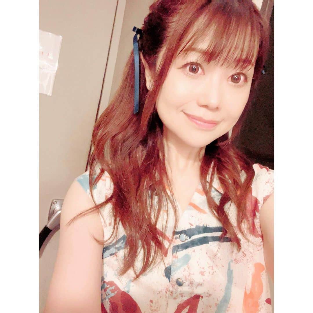 水野愛日のインスタグラム：「6月24日 LIVE「Emotional Lyric  アニ祭スピンオフ」 無事に終了しました！  ご来場下さった皆様、 配信で応援して下さった皆様、 本当にありがとうございました！  久しぶりの歌ライブ、 まさかの壁にぶち当たったりして😂予想外に準備大変だったんですけど笑 無事に終わって何よりです！ 何事も経験だね✨  ご一緒した 榎あづさちゃん 西野亜弥ちゃん そして今回のプロジェクトの中心、福井裕佳梨ちゃん  ステージ上ではオープニングトークしか一緒じゃなかったけど、 楽屋でもとても楽しくて、 このメンバーでLIVE出来て良かったなって心から思ったので まずは楽屋写真をpost☺️  本当にありがとーー🩵🩷   #福井裕佳梨  #榎あづさ  #西野亜弥  #水野愛日   #水野愛日cdデビュー25周年   #アニ祭スピンオフ   #emotionallyric   #吉祥寺nepo  #nepokichijoji  #nepo吉祥寺  #声優ライブ」