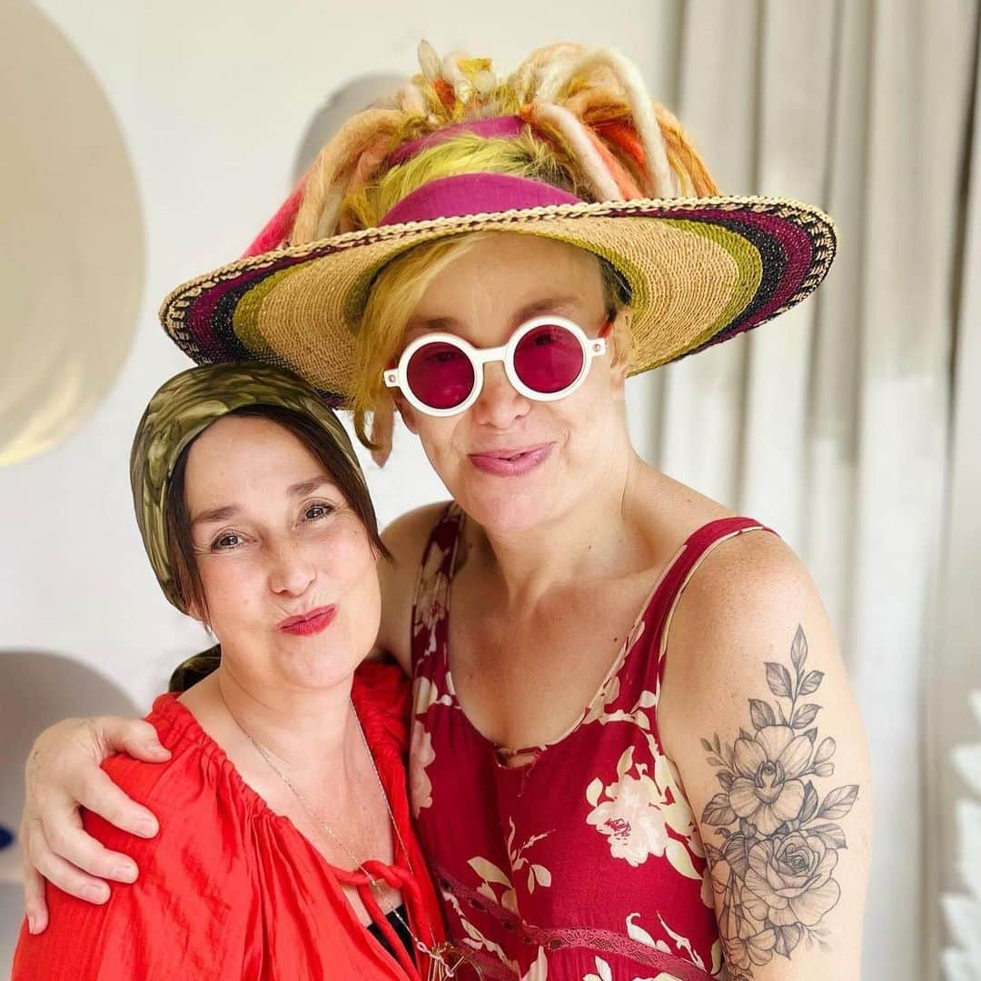 クボラムのインスタグラム：「Writer, Director and Genius Mind behind The Matrix Lana Wachowski wearing Kuboraum Mask P1 together with Master Hat Maker @fionabennettofficial   #kuboraum #LanaWachowski #TheMatrix #FionaBennett」