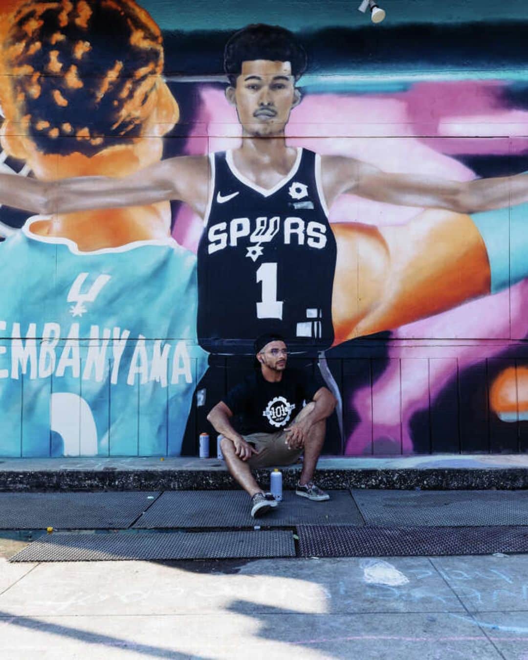 FIBAさんのインスタグラム写真 - (FIBAInstagram)「Wemby already got himself a mural in San Antonio and Coach Popovich pulled over to see it 😅   (via @colton_valentine_)」6月26日 21時06分 - fiba