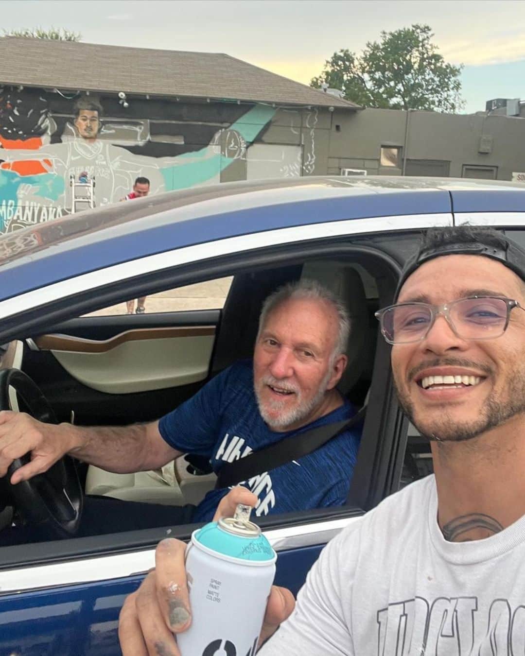 FIBAさんのインスタグラム写真 - (FIBAInstagram)「Wemby already got himself a mural in San Antonio and Coach Popovich pulled over to see it 😅   (via @colton_valentine_)」6月26日 21時06分 - fiba