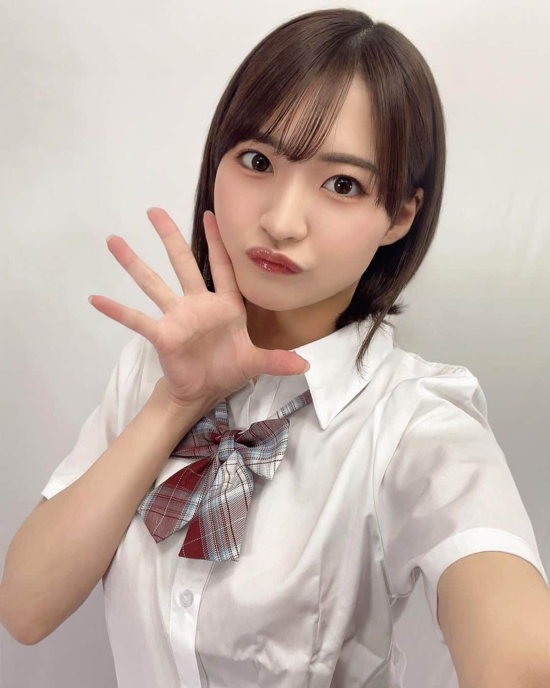 のインスタグラム：「第2部の衣装は制服でした🎀  昨日は船プレ🐥  当日券も追加しましたが完売で何よりです🫶🏻  らぶです！ ありがとうございました！  次回は7/22(土)です🩵」