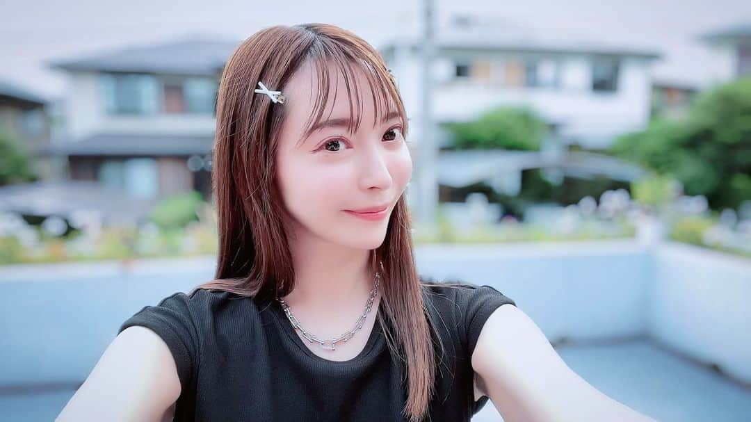田中良子のインスタグラム：「#おうち で #bbq  #🍖  後ろぼかした方がいいかーと、 #aiart したらなんかめちゃくちゃかっこいい背景になりました🥹👏✨ 私はもう別人👏👏👏」