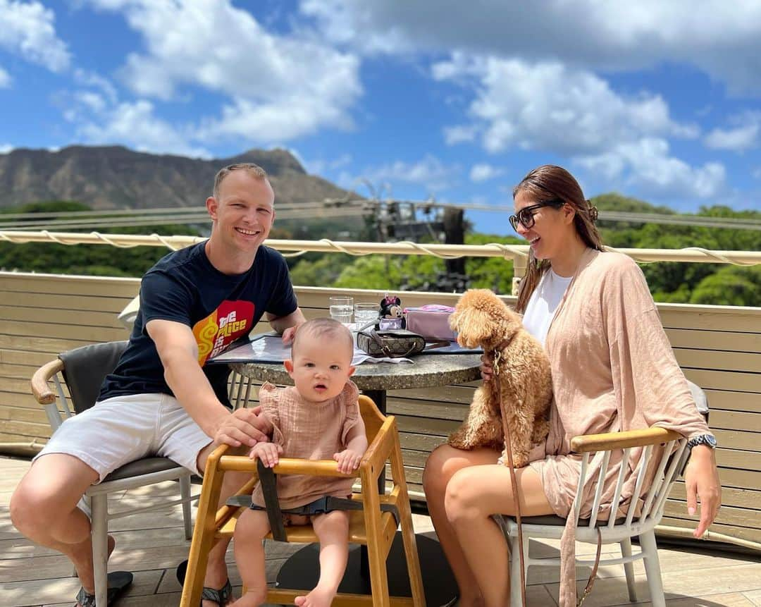 宮崎沙矢加さんのインスタグラム写真 - (宮崎沙矢加Instagram)「Our fav place to see the Diamond head.🤎🫶🏽🫶🏽Brunch wiz my fam is the best time ever🌺#ohana @deckwaikiki  . . . #diamondhead #hawaiibaby #babymom #familytime」6月26日 16時09分 - sarah___audrey