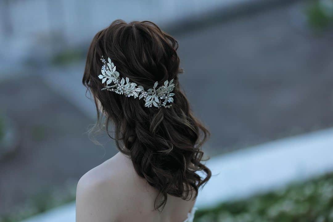 Studio TVB Kobeさんのインスタグラム写真 - (Studio TVB KobeInstagram)「hair&make:arisa sekimoto  ---------------------------  #d_weddingphoto  #日本中のプレ花嫁さんと繋がりたい #全国のプレ花嫁さんと繋がりたい #写真好きな人と繋がりたい #カメラ好きな人と繋がりたい #メイク好きな人と繋がりたい #ウエディングヘア #ブライダルヘア #フォトウェディング #前撮り #神戸前撮り #プレ花嫁 #撮る結婚式」6月26日 16時18分 - studiotvb_kobe