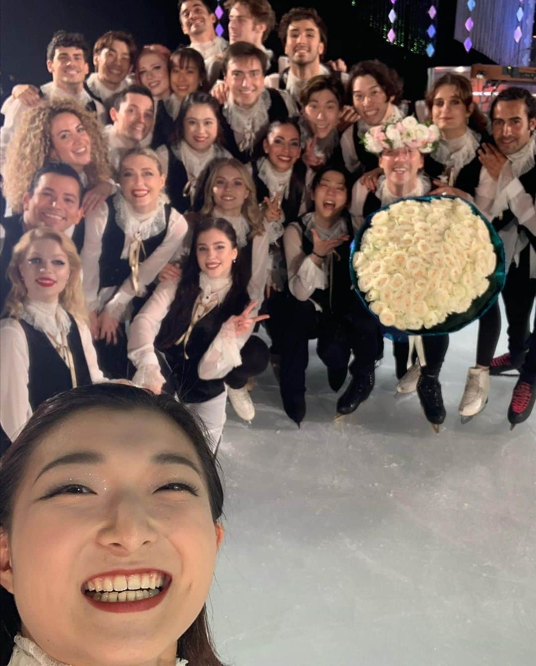 パイパー・ギレスさんのインスタグラム写真 - (パイパー・ギレスInstagram)「Kobe adventures ➡️   Already missing these people 🤗 - - - #kobe #japan #skating #figureskating #iceskating #icedance #friends #fantasyonice #lifeupdate #japanadventures #kobebeef #kobesushi #food」6月26日 16時18分 - pipergilles