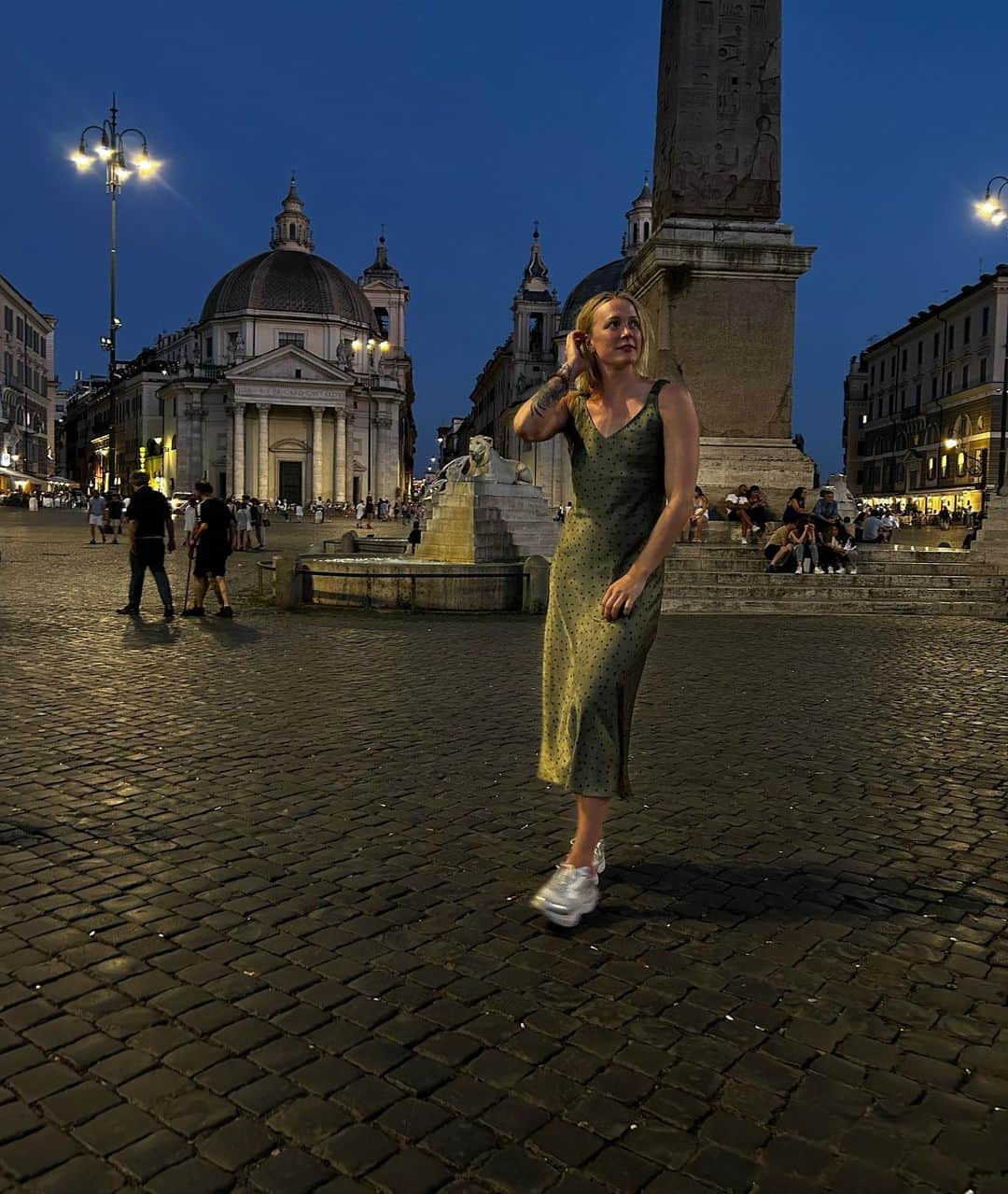 サラ・ショーストレムのインスタグラム：「Grazie Roma 🇮🇹 🍕」