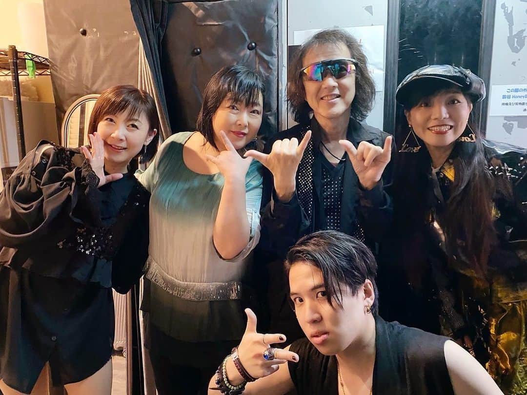 美郷あきさんのインスタグラム写真 - (美郷あきInstagram)「. 2023年5月20日に開催された素敵なイベント！  「アニソン特撮戦隊 スーパーライブHD」へ 出演させていただいた時の写真です♪  すごい方々とご一緒させていただき たくさん刺激と感動をいただきました。  リハーサルの時から「ああホンモノだ！」と心の中で思いながら聴かせていただいていました。笑  出会いに感謝です✨  Sister  MAYO☆さんと、思わぬ共通点があったり🤭 出演者の皆さまと楽屋でもステージでも盛り上がり最高の一日でした☺️」6月26日 16時52分 - misatoaki