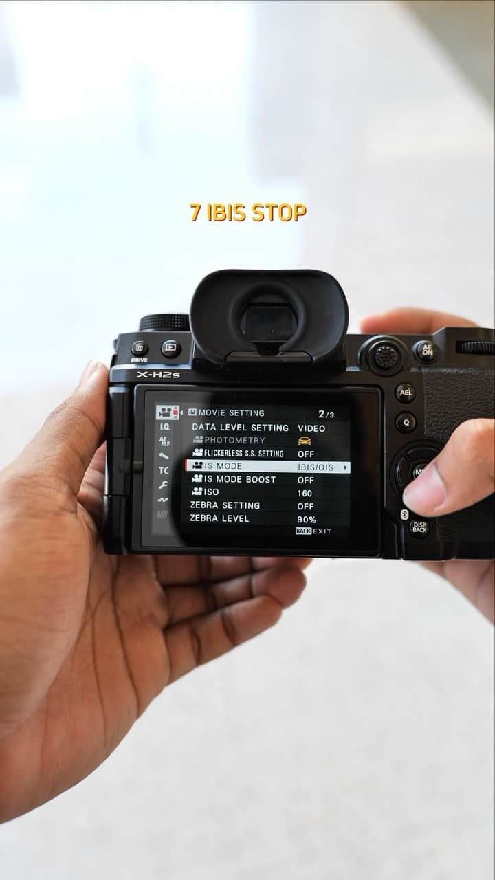 のインスタグラム：「Fujifilm XH2S dengan IBIS 7 STOP siap menghadirkan kestabilan luar biasa dalam setiap pengambilan gambar! 📸✨ Goyangan tanganmu nggak akan jadi masalah lagi, karena fitur canggih ini siap ngasih kestabilan maksimal buat foto-fotomu yang luar biasa. Sekarang, nggak ada lagi alasan buat hasil foto yang blur atau nggak tajem!  Jangan lupa segera miliki X-H2S dengan penawaran terbaik hanya di DOSS!  Get your DOSS Member benefits: - Trade in option - Extended official warranty +2 Years - Personal insurance for your new camera & lenses - Basic Photography, Videography & Drone Class  Lebih Asik Belanja di DOSS! Dengan benefitnya yang berlimpah🔥  Informasi lebih lanjut bisa menghubungi : DOSS Customer Services : 0811-121-300 Website: www.doss.co.id  DOSS Camera & Gadget | Toko Kamera Terbesar di Indonesia  DOSS Superstore Jakarta Jl. Cideng Timur no. 61  DOSS Ratu Plaza Jakarta Mall Ratu Plaza Lt. Dasar no. 25  DOSS Kemang Jl. Raya Kemang No. 49  DOSS Superstore Bandung Jl. Sunda no. 69  DOSS Bali Jl. Teuku Umar No.43 Denpasar, Bali  DOSS Jogja Jl. Kaliurang KM. 5 no. 23  DOSS Makassar Jl. Kajaolalido no. 3C  #doss #dossid #dosssuperstore #dosscamera #dosscommunity #cobadulubarubeli #makinasikbelanjadidoss #cameraindonesia #tokokameraonline #photography #videography #eksisbarengdoss #doss #dossid #dosssuperstore #dosscamera #dosscommunity #cobadulubarubeli #makinasikbelanjadidoss #cameraindonesia #tokokameraonline #photography #videography #eksisbarengdoss #zonafotografi #Fujifilm_id #GoFujifilm #10YearsofXMount #XH2s #IBIS7STOP #FujifilmXH2S」