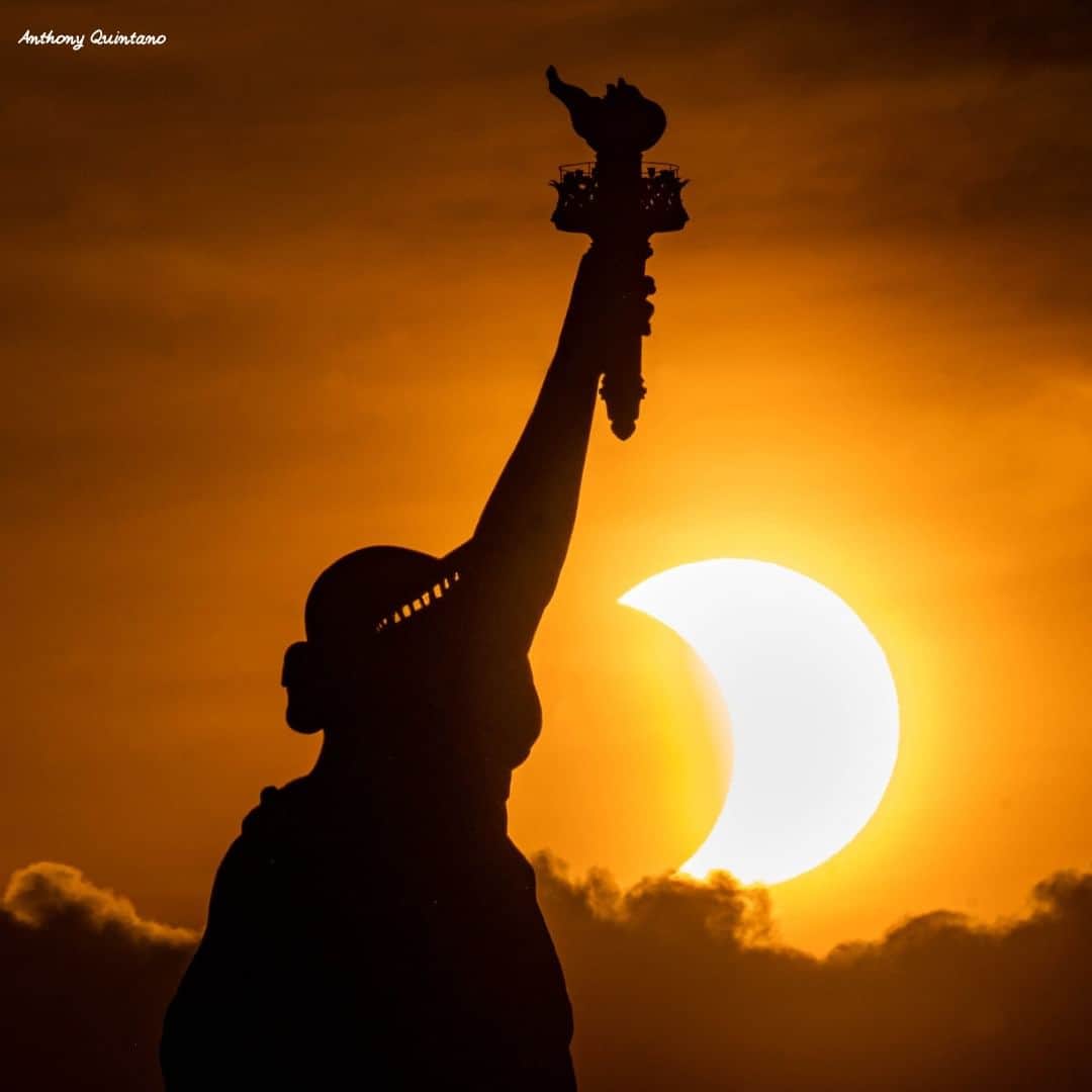 アメリカ大使館さんのインスタグラム写真 - (アメリカ大使館Instagram)「自由の女神と金環日食。  #StatueofLiberty #Eclispse #NY #自由の女神」6月26日 17時00分 - usembassytokyo