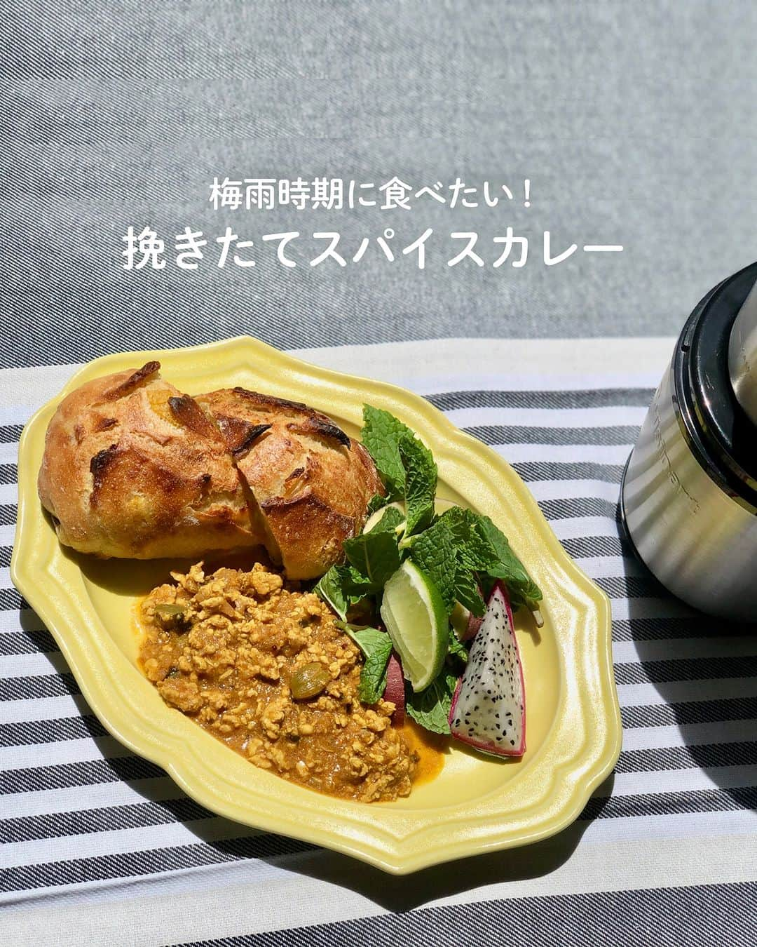 Cuisinart(クイジナート)ジャパン公式アカウントのインスタグラム：「梅雨時期に食べたい♪挽きたてスパイスカレー🍛  暑くなってくるとスパイスの効いたお料理が食べたくなりますよね😊  クイジナートの「粉末ミルグラインダー」は、 簡単にホールスパイスを粉末にすることができるので、 お家で手軽に本格的なスパイス料理に挑戦できます♪  容器とブレード（刃）はステンレス製なので、 におい移りの心配もありません。  香り高い挽きたてのスパイスは格別🙌 カレーだけでなく、サラダなどにかけるのもおすすめですよ✨  ・。・。・。・。・。・⁣⁣ 📷Photo： @dress_table  ☕️Item：粉末ミルグラインダー  🔍SG-10BKJ ・。・。・。・。・。・⁣⁣  ーーーーー クイジナート公式HPでは、毎日の料理が楽しくなる様々な製品情報やレシピを公開中♪ 詳しくはプロフィールのリンクから！ ▶️ @cuisine_art ーーーーー  #クイジナート #cuisinart #クイジナートのある生活 #クイジナートLOVE #クイジナート粉末ミルグラインダー #丁寧な暮らし #スパイス生活 #スパイス部 #スパイス調合 #スパイスカレー #スパイス料理 #スパイスカレー部 #スパイスカレー作り #スパイスのある暮らし #スパイスから作るカレー #カレー部 #粉末ミル #粉末ミルグラインダー #手作りカレー #手作りカレーライス #おうちカレー #スパイスパワー #夏レシピ #カレールー #キーマカレー #スパイスキーマカレー #キーマカレープレート #カレー好き #カレースタグラム #カレー大好き」