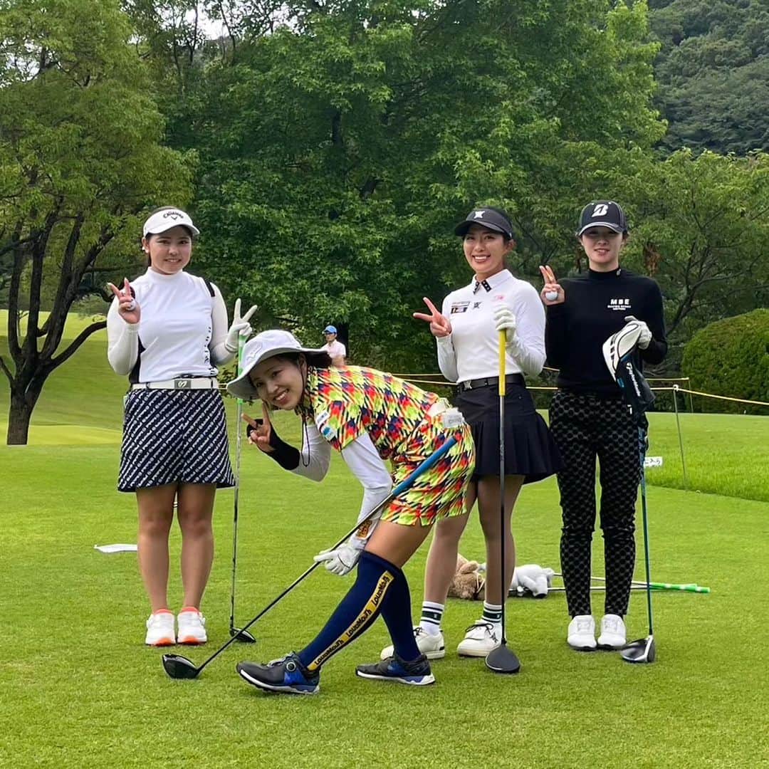 小澤美奈瀬さんのインスタグラム写真 - (小澤美奈瀬Instagram)「皆様TWGTはたくさんの応援を本当にありがとうございました🥰💕 難しいシチュエーションからのショットが成功してたくさんの拍手と歓声を頂けて最高に気持ち良かったです😍🎉苦しいラウンドだったのですがこうして見てみると、やっぱり楽しそうにゴルフをしていて改めて私はゴルフが大好きなんだなぁと思いました☺️💓 遠くから近くからギャラリーの皆様お越しになれなかった皆様もたくさんの応援を本当にありがとうございました😭これからもよろしくお願いいたします🥰💖 4枚目の「心」の文字のホール⛳心の友の夏生ちゃんとの良い写真ですよね🥰  #ゴルフ #大会 #twgt」6月26日 17時02分 - i_am_minase