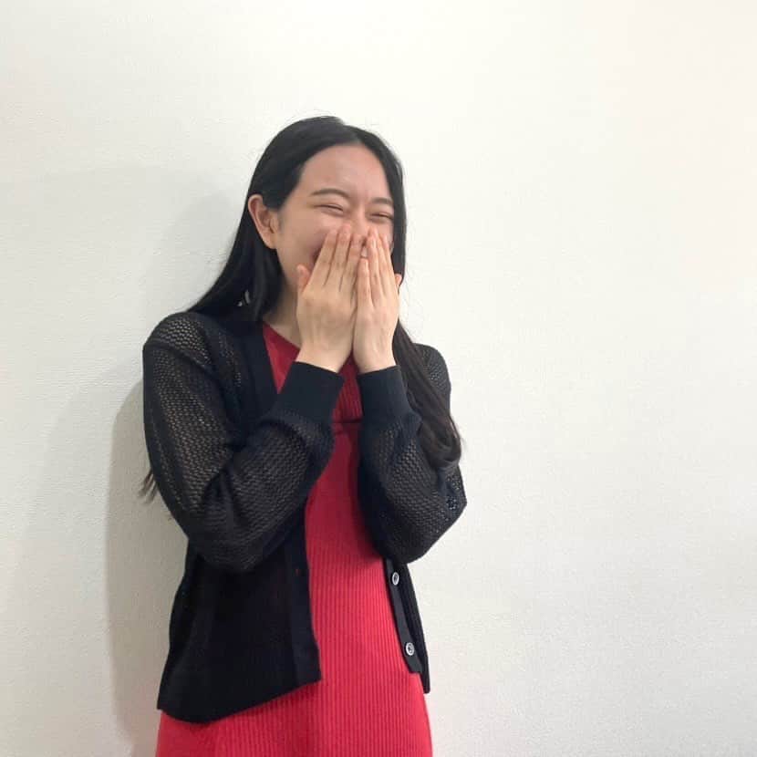 芸能プロダクション　アイリンクさんのインスタグラム写真 - (芸能プロダクション　アイリンクInstagram)「・  先日、#深井ねがい が来社しました！  その際のオフショットをお届けします🙌  スタッフとたくさんお話をしたり 不在だったマネージャーにお手紙を書いたりしていました🖋  #アイリンク #芸能事務所 #芸能プロダクション #オフショット」6月26日 17時12分 - xrise_production
