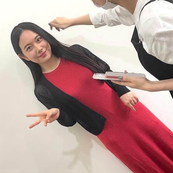 芸能プロダクション　アイリンクさんのインスタグラム写真 - (芸能プロダクション　アイリンクInstagram)「・  先日、#深井ねがい が来社しました！  その際のオフショットをお届けします🙌  スタッフとたくさんお話をしたり 不在だったマネージャーにお手紙を書いたりしていました🖋  #アイリンク #芸能事務所 #芸能プロダクション #オフショット」6月26日 17時12分 - xrise_production