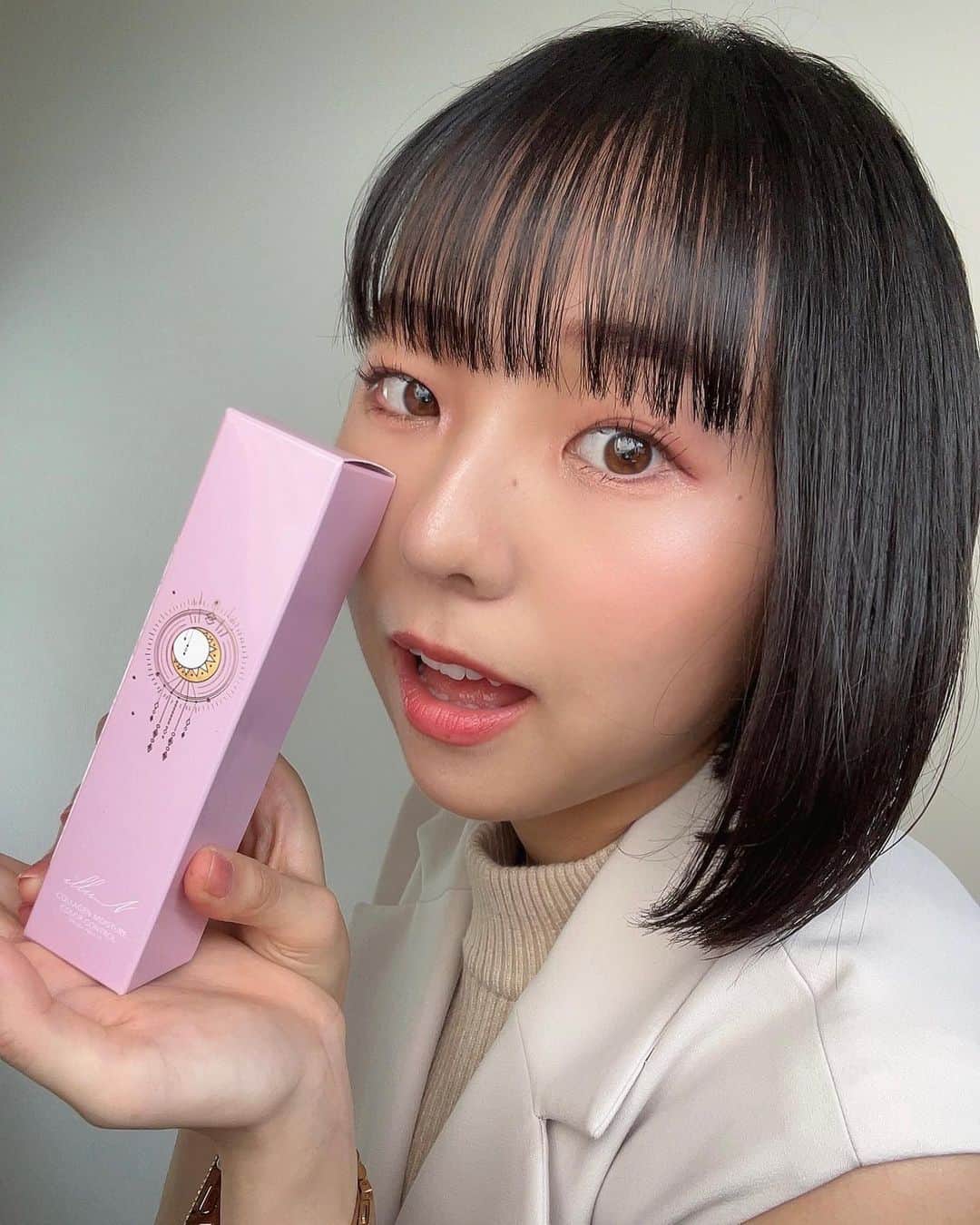 鍛治島彩さんのインスタグラム写真 - (鍛治島彩Instagram)「今日から  #ILLUN さん  #コラーゲンモイスチャーカラーコントロール デビューしました😻😻😻😻😻  パッケージきゃわいすぎる☺️  今年は焼けないぞぉぉっぉ！  個人差はあるかもしれないけど アトピーの私のお肌には合いました🥹 嬉しすぎます😭  #辻希美　さん #UV #アトピー」6月26日 17時22分 - aya_kajishima_uug2ki