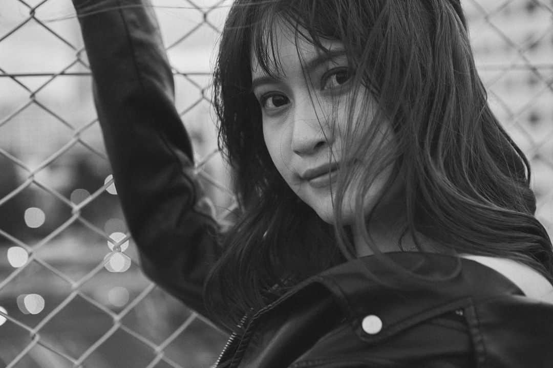 のインスタグラム：「slow&easy🩵 ENFPの私にピッタリの言葉！ もうすぐ20代最後の年だよ🌊  そして、仲良しカメラマンの @hayato_aso.photo が独立したよ✨おめでとう✌🏻 いつも素敵な写真をありがとう😊  #被写体 #sloweasy #被写体モデル #photography #instaphoto #tokyo」