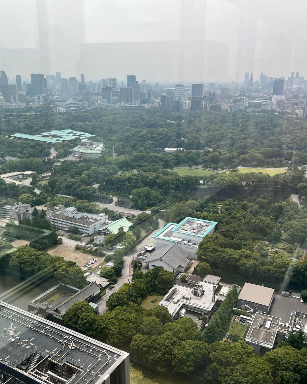 チョン・ウンチェさんのインスタグラム写真 - (チョン・ウンチェInstagram)「im in TOKYO!🍒 @cledepeaubeaute」6月26日 17時28分 - jungeunchae_