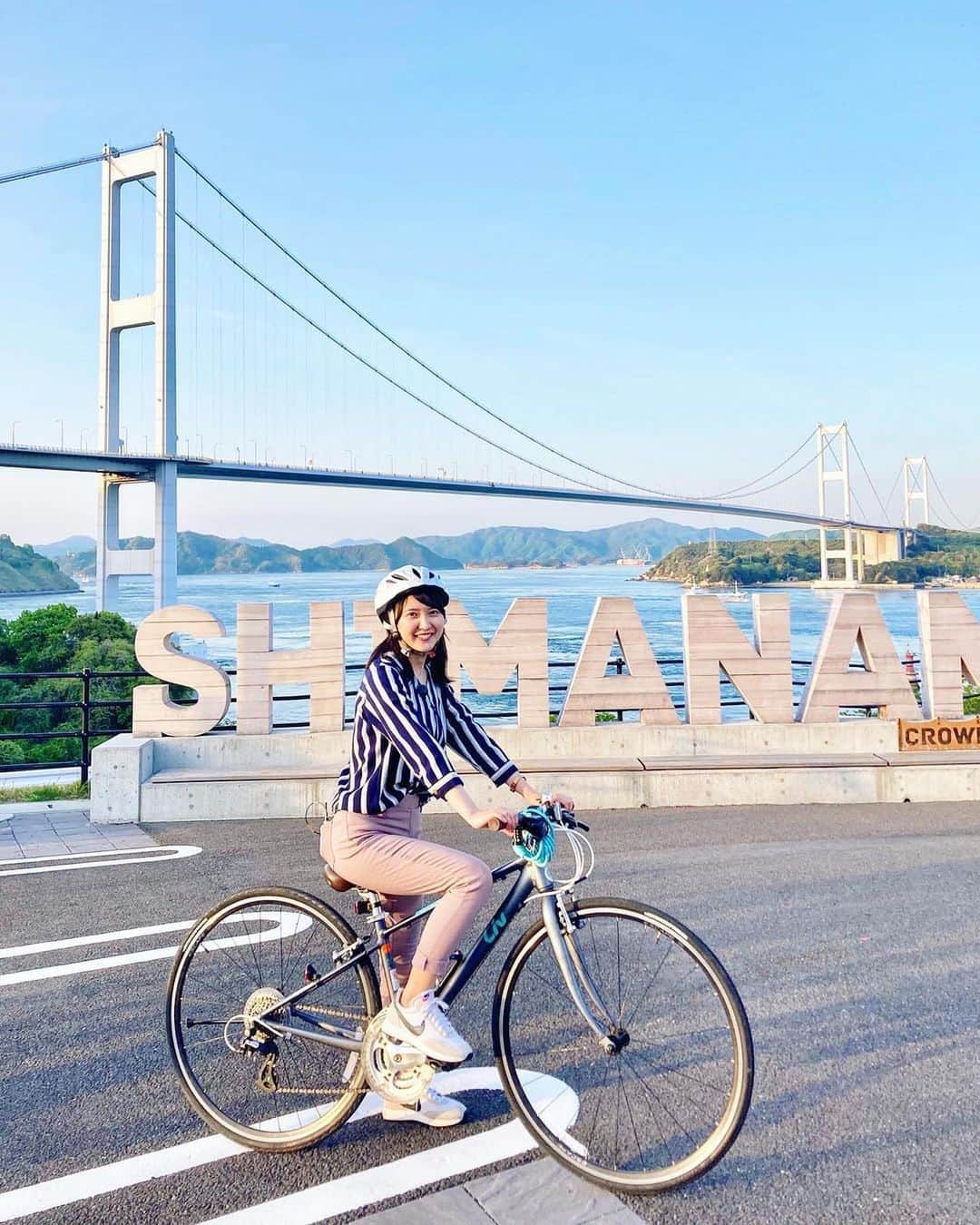 ジェットスター航空さんのインスタグラム写真 - (ジェットスター航空Instagram)「行きたい！と思ったら【いいね❤️】 #jettabi_japan #愛媛編🍊 国内外で有名なサイクリングスポット！ #しまなみ海道  しまなみ海道は、広島県尾道市～愛媛県今治市間の約60kmを結ぶ「西瀬戸自動車道」の愛称✨ 徒歩や自転車でも渡ることができる架橋ルートとして有名で、JR尾道駅からJR今治駅までの道には、サイクリング推奨ルートであることを示すブルーラインが引かれています🚴🏼☀️  中でも絶景を楽しめるのは、尾道から出発し25kmほど進んだところにある生口島（いくちじま）と大三島（おおみしま）を結ぶ多々羅大橋（たたらおおはし）👀 橋の上に広島と愛媛の県境があり、自転車を降りて足でまたぎたくなること間違いなし😆🎶  瀬戸内海の島々といくつもの橋が織りなす大絶景を楽しみながら、開放的な気分を味わうことができるんでスター⭐️  愛媛に訪れた際には、サイクリングで瀬戸内海の心地いい海風を感じてみては？🍋🍃  【しまなみ海道】 📍広島県尾道市〜愛媛県今治市  -------------------------------------------- ／ 📣ジェットスターなら、愛媛まで ＼ ✈︎東京（成田）から 片道¥4,990〜  松山～東京（成田）路線は、おかげさまで6月11日に就航10周年を迎えます🎉 今後もより多くのお客様に、安全かつ安心してご利用いただける気軽な空の旅を提供してまいります✈️  --------------------------------------------  ジェットスター・ジャパン公式アカウント（@jetstar_japan）では「“次に行きたい”が見つかる」をテーマに就航地の魅力をご紹介✈️⭐️「#jettabi_japan」をつけて、皆さんのFun&Happyな旅の思い出をぜひご投稿ください！素敵なお写真は、公式アカウントでご紹介させていただきます♪  ⭐️Special thanks📸 by @wm_madoka（1枚目） / @mayumi.l.a（2,3枚目） / @shishitou_cycling（4枚目） / @eringi_roadbike（5枚目） / @kuuuuu_portrait（6枚目） / @halspace（7枚目） / @tkngmnm（8枚目） --------------------------------------------  ※運賃はエコノミークラス「Starter」。支払手数料、空港使用料等が別途必要です。受託手荷物の料金は含まれません。諸条件が適用されます。 ※就航地のご紹介内容に関する最新情報は、下記の公式サイト等でご確認ください。 ------------------------------------------- 【参照サイト】 しまなみジャパン、今治市公式ホームページ、しまなみ海道サイクリング -------------------------------------------  #愛媛 #愛媛観光 #愛媛旅行 #ジェットスター #jetstar #jetstar_japan #LCC #飛行機 #trip #旅好きな人と繋がりたい #愛媛サイクリング #今治観光 #今治旅行 #国内旅行 #愛媛ドライブ #愛媛デート #ehime #コスパ旅 #女子旅 #愛媛フォトスポット #四国旅行 #四国ドライブ #愛媛グルメ #サイクリング女子 #サイクリング好きな人と繋がりたい #自転車旅行」6月27日 18時00分 - jetstar_japan
