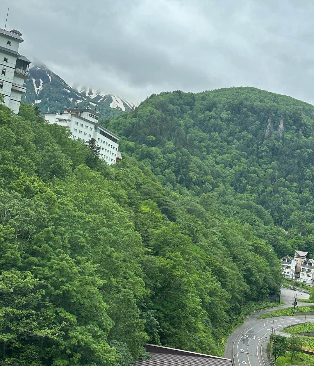 北山美奈さんのインスタグラム写真 - (北山美奈Instagram)「ここの浴衣（温泉着）可愛かったな💚 家族仲良くて、平凡だけど幸せって大人になってしみじみ思う。 そんな家庭を作りたい☺️ （無理とか思わないで←） 反抗期って今思い出すと中々のカオスですよね… みんなはどう？😵‍💫😵」6月26日 17時41分 - rin_minakitayama