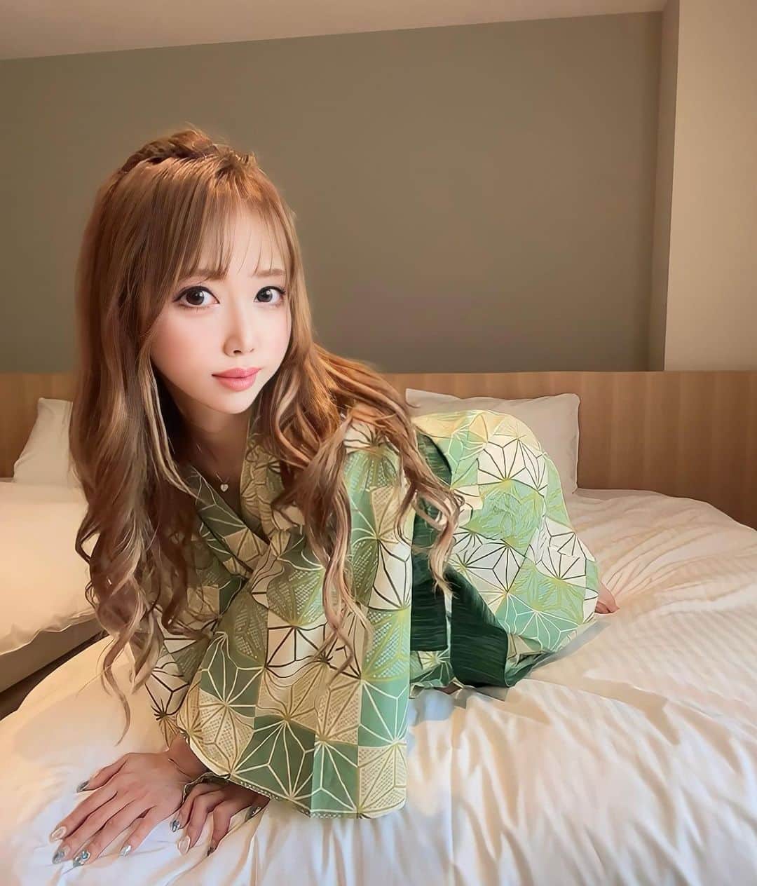 北山美奈のインスタグラム：「ここの浴衣（温泉着）可愛かったな💚 家族仲良くて、平凡だけど幸せって大人になってしみじみ思う。 そんな家庭を作りたい☺️ （無理とか思わないで←） 反抗期って今思い出すと中々のカオスですよね… みんなはどう？😵‍💫😵」