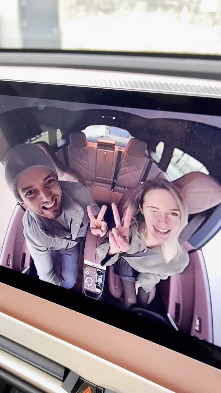 BMWのインスタグラム：「Who’s in your selfie squad? 🤳🏾@jessicarmaniac   The BMW iX. #THEiX #BornElectric #BMWElectric #ElectricVehicle #ElectricCar #ZeroEmissions #eMobility #BMW @BMWi」