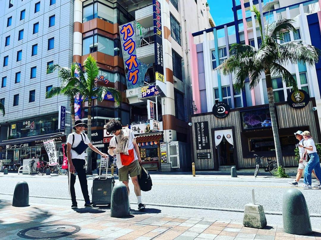 桃沢健輔さんのインスタグラム写真 - (桃沢健輔Instagram)「下北GRIP オリジンコーポレーション のコラボライブ 「夏の陣」 ありがとうございました  人生初沖縄でした とても楽しかったです  海綺麗すぎてウケました  #ミーチ」6月26日 17時45分 - momozawa_kinnokuni