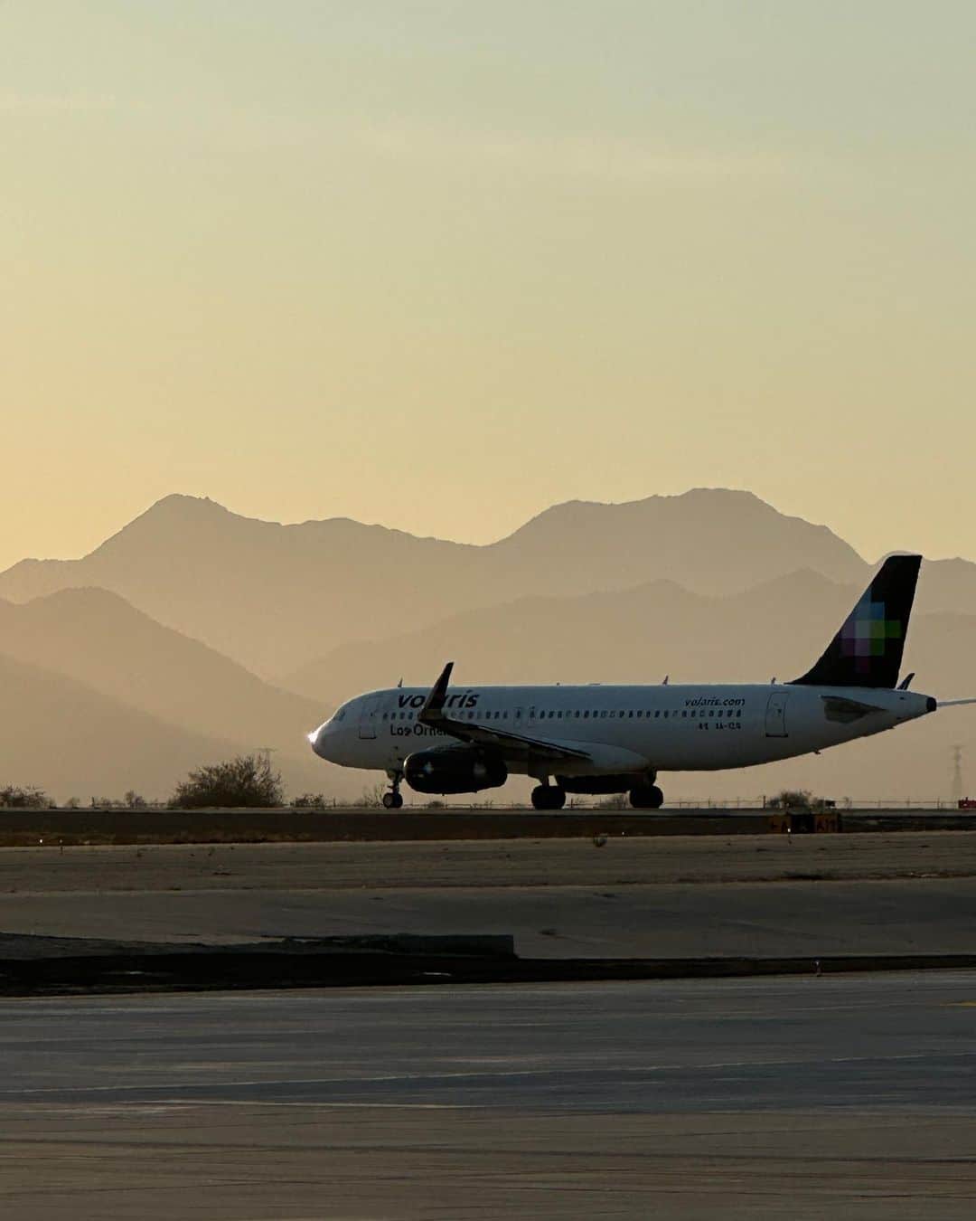 YUKIさんのインスタグラム写真 - (YUKIInstagram)「✈️   海外、行きの飛行機はルンルンだけど 帰りは、憂鬱で半べそかいてるいつも。  #airport #airporrphotography #mexico」6月26日 18時07分 - 001y_k_