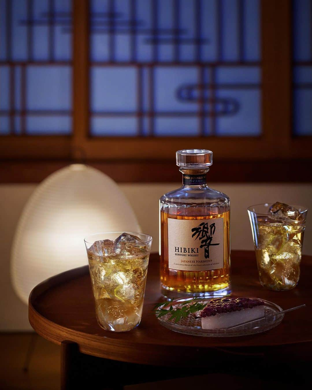 響 | SUNTORY WHISKY HIBIKIのインスタグラム：「. HIBIKI TIME ～二十四節気・夏至～  涼やかに愉しむ向夏のひととき。 Enjoy the refreshing moments of early summer.  #hibiki #響 #hibiki_time #二十四節気 #24seasons #夏至 #geshi #withnature #水無月 #和菓子 #japanesesweets #ハイボール #highball #hibiki_with_soda」