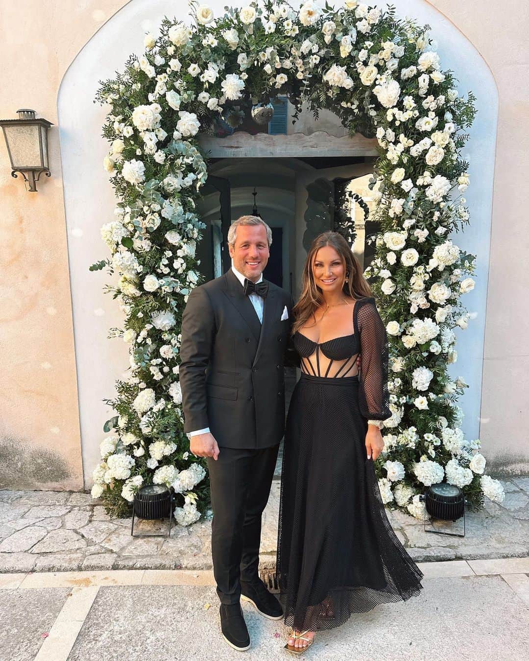 サム・フェアーズさんのインスタグラム写真 - (サム・フェアーズInstagram)「What a beautiful weekend full of love and happiness ❤️🥂 Congratulations @lucywright1512 & @kenneth_shepherd2 Thank you for letting us be a part of your special celebrations 🫶」6月26日 18時15分 - samanthafaiers
