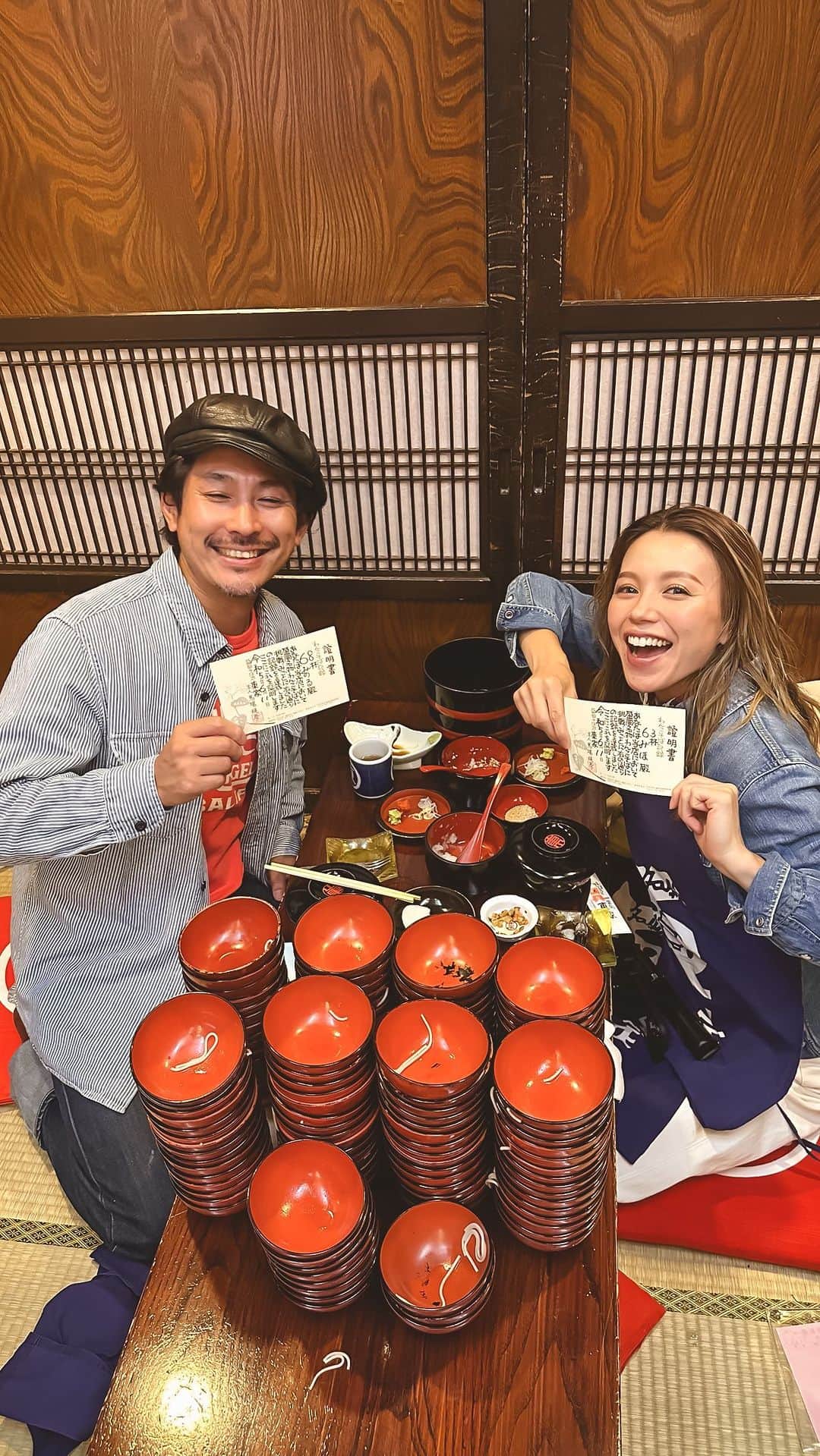 のインスタグラム：「人生初のわんこ蕎麦に挑戦✌🏽 目指せ𝟣𝟢𝟢杯、、、には届かず𝟨𝟥杯でした。残念🤦🏽‍♀️  みんなも岩手に行ったら限界チャレンジしてみて♩¨̮⑅*  #japantrip #japantravel #tohoku #notheast #iwategram #japanfood #wankosoba #reels #reelitfeelit #reelsinstagram #reelsvideo #旅行 #東北旅行 #岩手県盛岡市 #わんこ蕎麦 #わんこ蕎麦チャレンジ #そば処あずま #そば処東家 #東北旅行 #東北グルメ #岩手県盛岡市 #岩手県グルメ #リール動画」