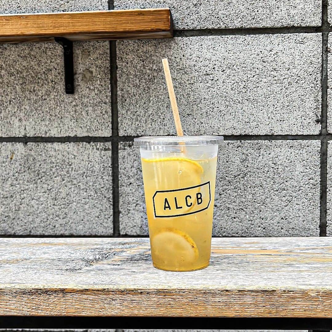ABOUT LIFE COFFEE BREWERSさんのインスタグラム写真 - (ABOUT LIFE COFFEE BREWERSInstagram)「【ABOUT LIFE COFFEE BREWERS 道玄坂&渋谷一丁目🍋】  Summer Only 🏖️  Last year's very popular lemon squash has started again this year! 🥤  We also recommend adding ALCB original blend espresso✨  夏季限定🌻  昨年も大好評のレモンスカッシュが今年も始まりました🍋  ALCBオリジナルブレンドのエスプレッソ追加もオススメです😆  🚴dogenzaka shop 9:00-18:00(weekday) 11:00-18:00(weekend and Holiday) 🌿shibuya 1chome shop 8:00-18:00  #aboutlifecoffeebrewers #aboutlifecoffeerewersshibuya #aboutlifecoffee #onibuscoffee #onibuscoffeenakameguro #onibuscoffeejiyugaoka #onibuscoffeenasu #akitocoffee  #stylecoffee #warmthcoffee #aomacoffee #specialtycoffee #tokyocoffee #tokyocafe #shibuya #tokyo」6月26日 18時34分 - aboutlifecoffeebrewers