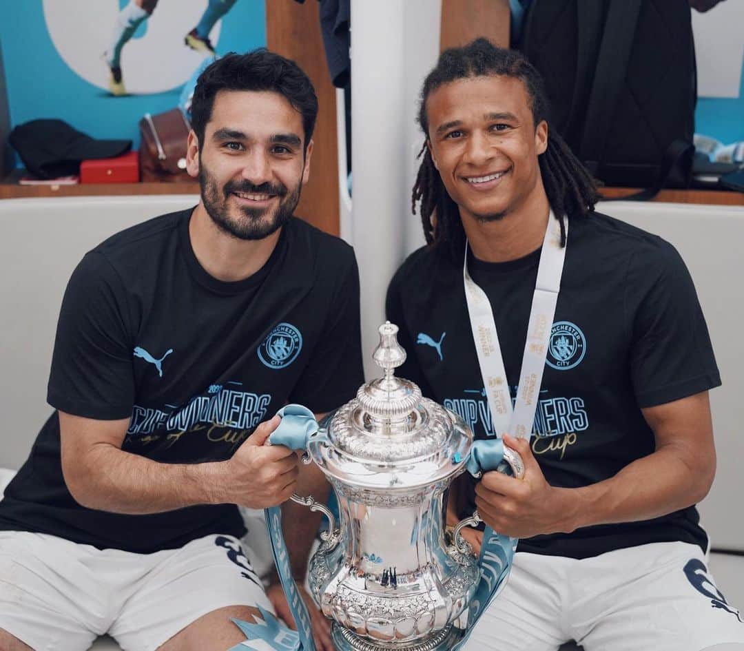 ナタン・アケのインスタグラム：「We will miss you Captain 💙 all the best for you and your family @ilkayguendogan」