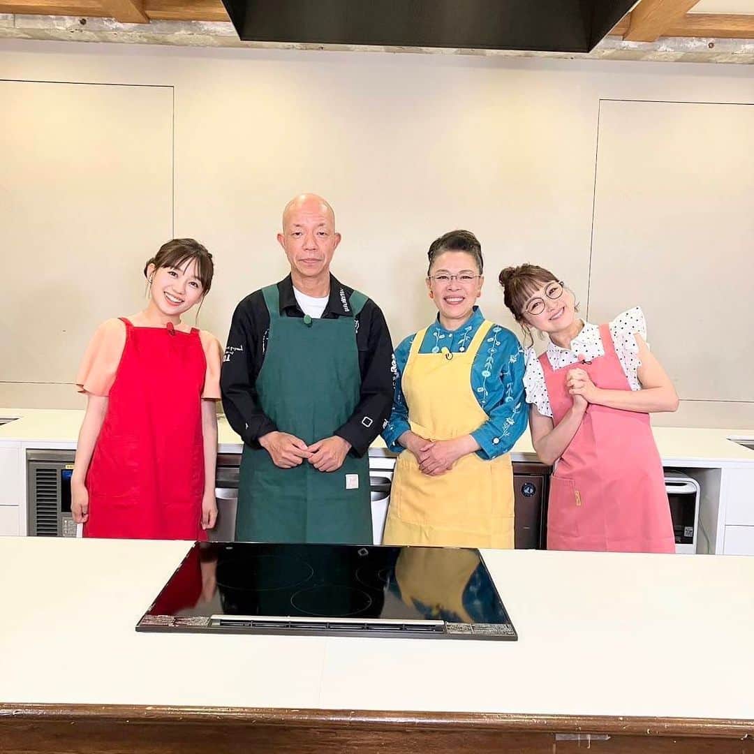 日本テレビ「ヒルナンデス！」さんのインスタグラム写真 - (日本テレビ「ヒルナンデス！」Instagram)「. リゾナーレ熱海、とっても素敵なところでしたね🌊景色もお食事もどれも素晴らしくて見ているだけで旅行気分を味わえました🎇  そして料理のコツテストは焼きそば！今回はスタジオメンバーもなかなか苦戦、、シンプルな料理でも、ほんの少しのコツで変わるんですね🤩  ジェネレーションギャップクイズ、いかがでしたか？#長州小力 さんに来て頂きました🖤ありがとうございました！  🌼明日のヒルナンデスは〜？🌼  ①茨城県・大洗鹿島線でローカル線ぶらり旅 有岡大貴×チョコレートプラネット×石原良純×生田絵梨花が茨城県・大洗鹿島線でローカル線ぶらり旅  ②名曲をカバーしているのは誰？クイズ！誰うた カバーしている人を当てるクイズ企画 生歌唱ゲストも登場！  #ヒルナンデス #高橋真麻 #荒牧慶彦 #田崎真也 #柴田理恵 #鈴木奈々 #小峠英二 #浦野モモ (C)日本テレビ」6月26日 18時34分 - hirunandesu_ntv_official
