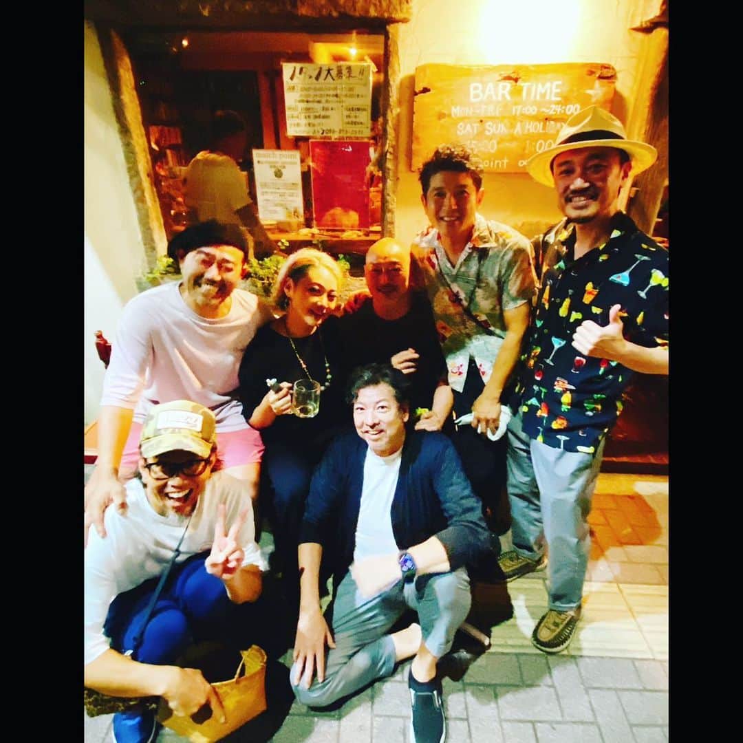 MONKYのインスタグラム：「昨日はCOSMIC JUNGLE feat.なかの綾@マッチポイント逗子  初めましてのマッチポイント逗子だったけど、立ち見が出るほどの大盛況、そしてお客さんのテンションも激高で大盛り上がり。 最幸な夜でした。  マッチポイントで出会えた皆さん、ありがとうございました！！！  またアツアツの夜であいましょう♬  次のCOSMIC JUNGLEはボーカルにONEGRAMのレゲエシンガーSakkoを迎えて、１４日は渋谷の虎子食堂！  そして１５日ら平塚にんにく市場！  一緒にライブするのは初めましてなSakkoちゃんと、キーボードにCOSMIC JUNGLE初参加の外池さんが加わって、どんなケミストリー起こるのか、めちゃ楽しみです。  ぜひ遊びに来てね♬  #cosmicjungle @cosmic_jungle2021   @ayanakanozhwedrl  @____monky____  @heavyloopertomohiko  @isakusuzuki  @toike.mitsuhiro  @sakkonegram」