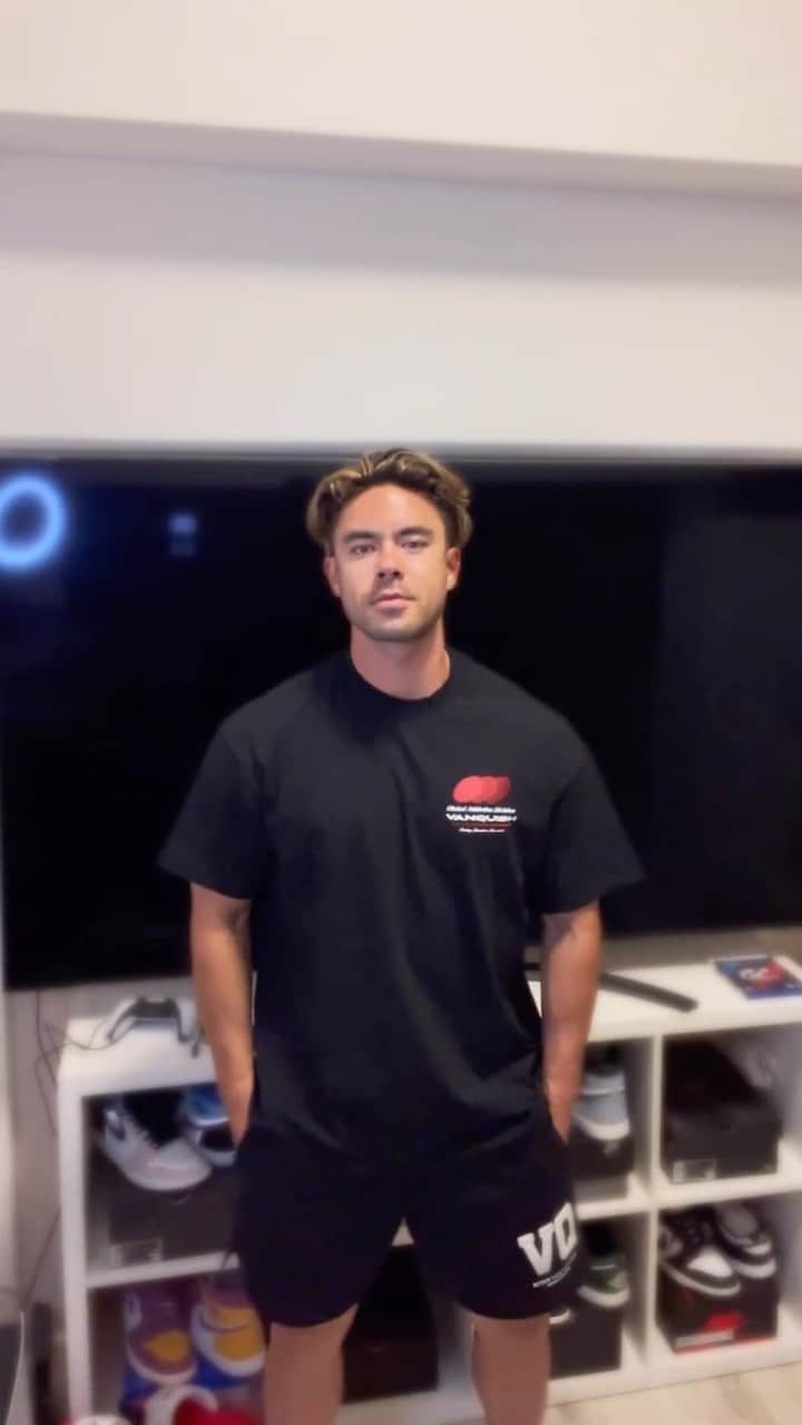 Ethan 佑太 Schellinのインスタグラム：「@vqfit Tshirt project 6🔥 超カッコいいです😊」