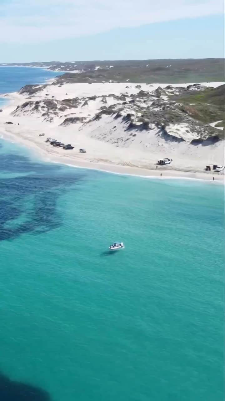Australiaのインスタグラム：「Here’s your daily reminder to plan that trip Down Under 🙏🏻 With vibrant cities and epic landscapes that will leave your jaw on the floor and your camera roll full, unique wildlife just itching to throw you a hearty g’day and a foodie scene that will send your taste on a flavour expedition.. what are you waiting for? Tag your adventure buddies below 👇   🎥: @jack_wintergreene  📍: #Australia   #seeaustralia #comeandsaygday #travel #grouptrip #travelaustralia #outdoors #adventure #bucketlist」