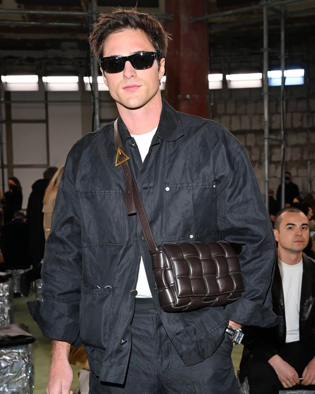 Vogue Españaのインスタグラム：「De @burberry a Bottega Veneta o @fendi, el actor @jacobelordi ha demostrado en numerosas ocasiones que los bolsos también tienen cabida en sus looks. Con motivo de su cumpleaños, repasamos toda su colección en el link de la bio.」