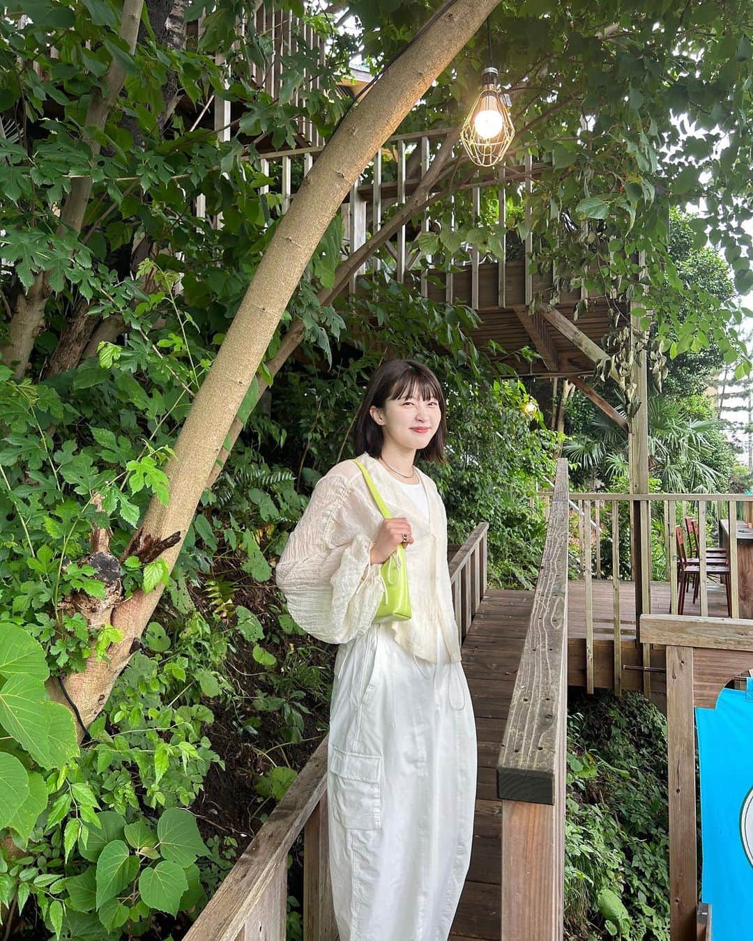 吉永アユリさんのインスタグラム写真 - (吉永アユリInstagram)「アンケートで人気だったコーデ🌼  みんなちょっと女の子らしい服装がすきなのかしら🤔  tshirt : @mardi_mercredi_official  bag: @standoil   どっちも @musinsa_japan  で買えるよ🌿‬  https://rb.gy/a0a1r https://rb.gy/tbx9x   #musinsa #mardimercredi #standoil #오오티디 #오오티디룩 #일본  #pr」6月26日 18時53分 - ayuriyoshinaga