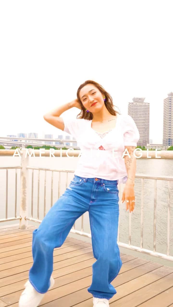 アメリカンイーグルのインスタグラム：「私服だけじゃなく、リハーサルや練習着にもなる程軽くストレッチも効いているのでアメリカンイーグルジーンズを履いて踊る事が増えそうです♪ トップスやショートパンツも種類が豊富でどんな合わせ方をしてもアメリカンイーグル女子になれるのが嬉しい！カラフルな刺繍がポイントのショートパンツは夏らしくてとてもお気に入りです！ ぜひ着心地を体感して欲しいです！  #アメリカンイーグル #americaneaglejp #AEJeans #アメリカンイーグルジーンズ #デニム #ジーンズ #踊れるジーンズ #AEコーデ #TheSummerofUs #夏コーデ #夏」