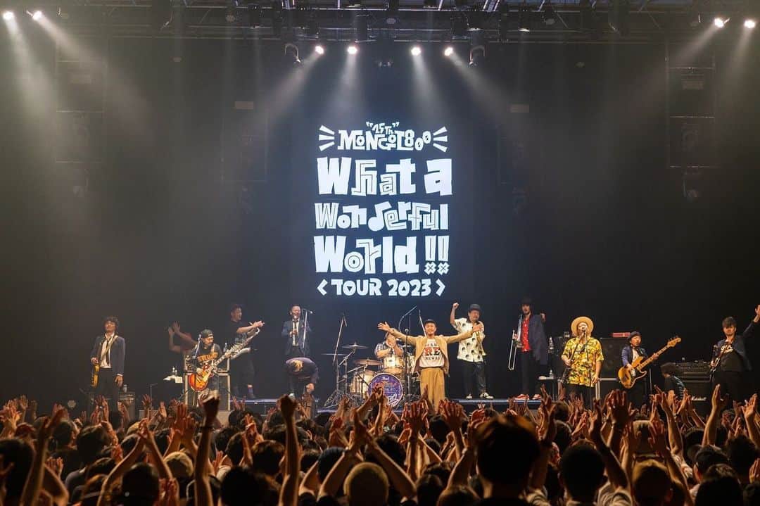 シーサーのインスタグラム：「． ． WWW!!TOUR大阪 モンパチがツアー初日という 大切な日に声をかけてくれて🙌😭 ウレシイにも程がある！  モンパチと一緒に初披露の曲もやれたし タノシイにも程がある！またやりたいなぁ♬  ツアーに誘ってくれて本当に本当にありがとう。  お互い25周年㊗️ まだまだお祝いムード続けていきたいな。  一緒にパーティーしてくれた皆々様ありがとう🫰 ピス！  📸 @okb1020   #DOBERMAN_ska #MONGOL800 #モンパチ #モンパチ25th #25th #ワッターツアー」