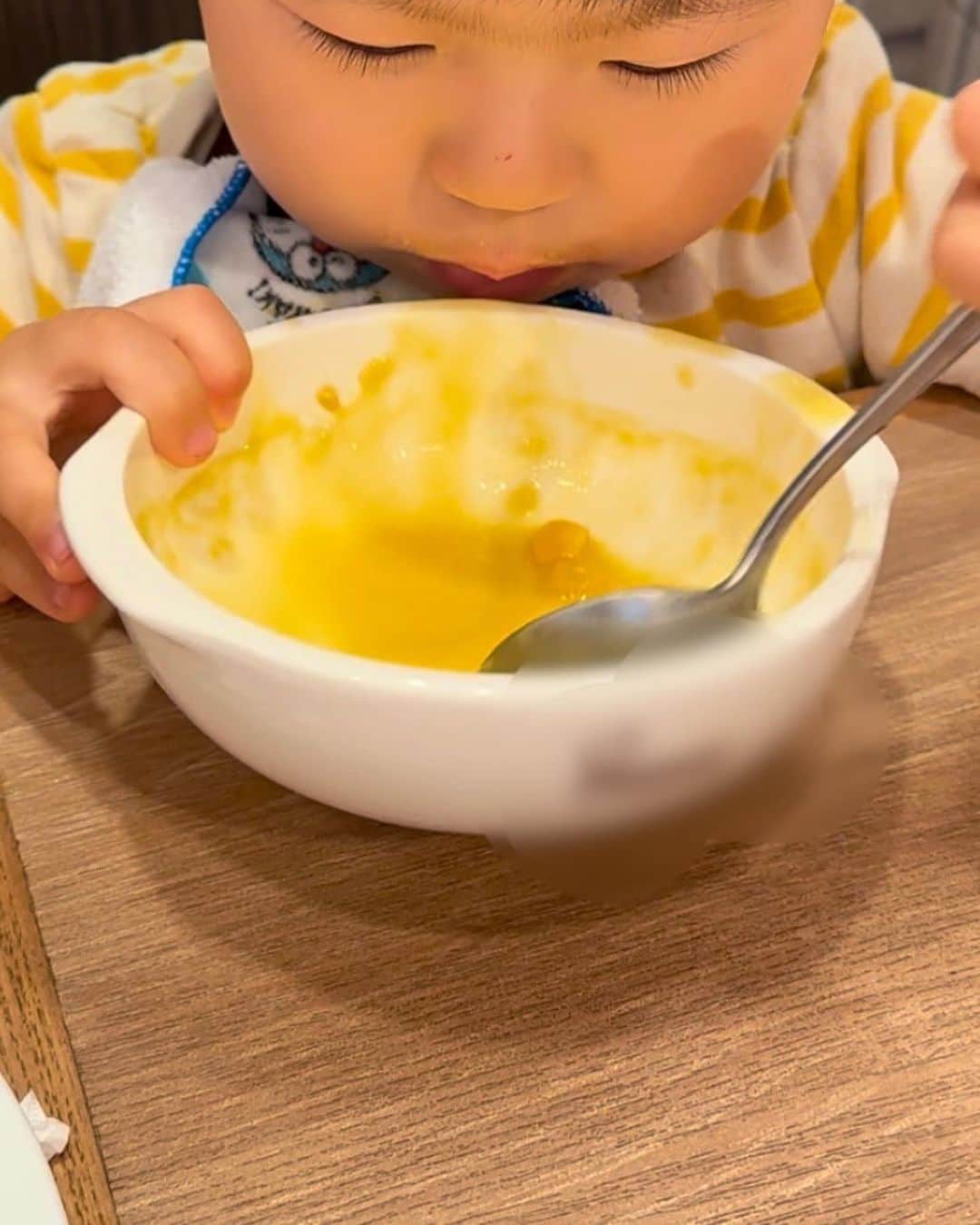 松尾由美子さんのインスタグラム写真 - (松尾由美子Instagram)「. 先日息子が3歳になったので 日本脳炎のワクチンを打ちに行きました。 泣かずに頑張ったご褒美にドーナツ屋さんへ。 1番好きだったのは…コーンスープ！ 完食でした。  ワンピース DoCLASSE @doclasse_style  アクセサリー Phoebe @phoebe_official  上品なベージュコーデ。 ベージュのワンカラーがエレガントな印象に。 カシュクールでデコルテをきれい見え。  #松尾由美子 #松尾と服 #テレビ朝日 #アナウンサー #スーパーJチャンネル #Jチャン #コーンスープ #3歳」6月26日 19時03分 - yumikomatsuo5